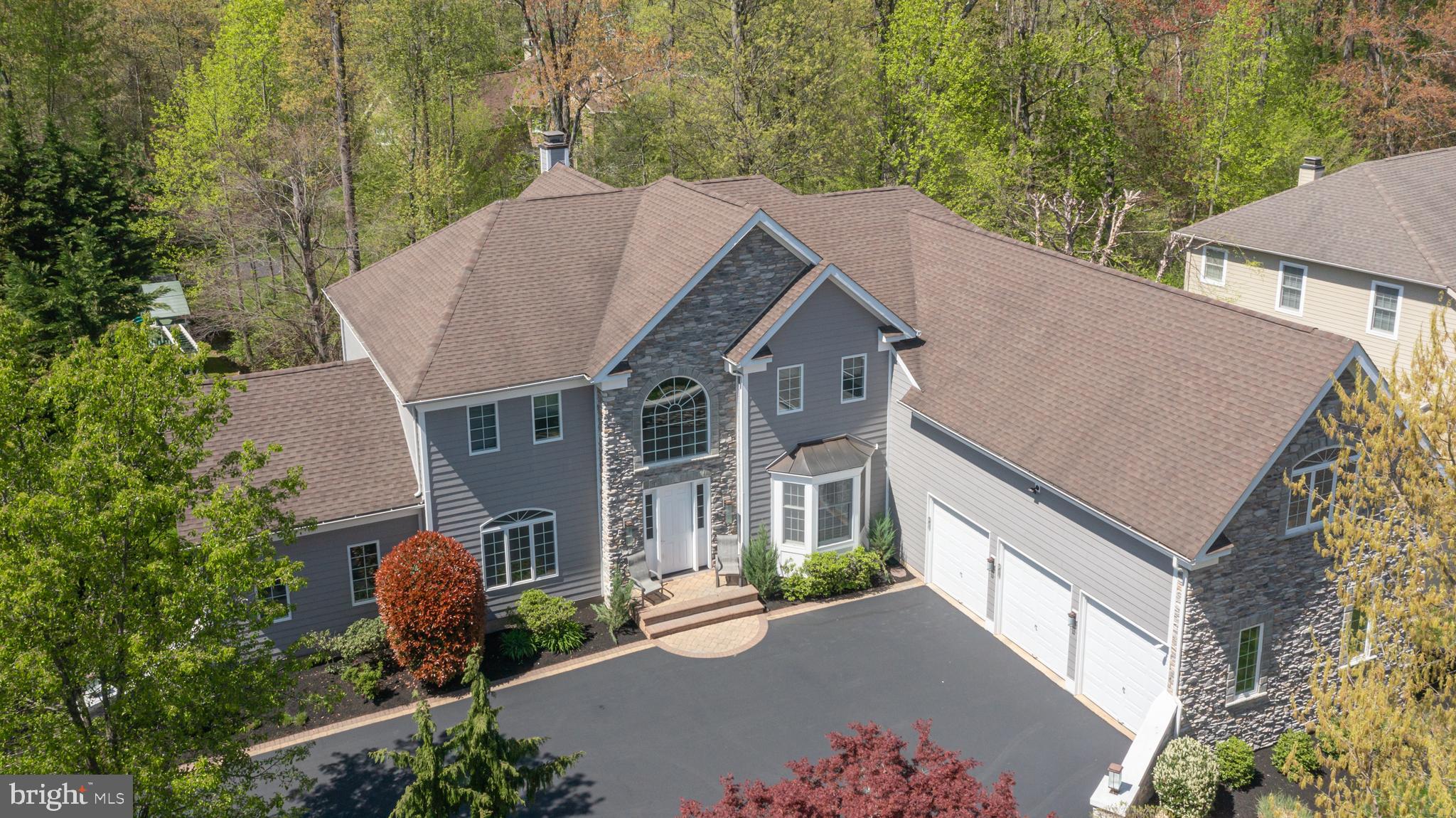 UPPER MOUNTAIN ESTS - Residential