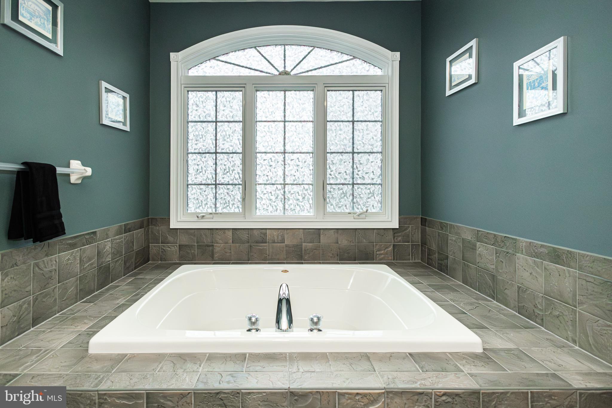 UPPER MOUNTAIN ESTS - Residential