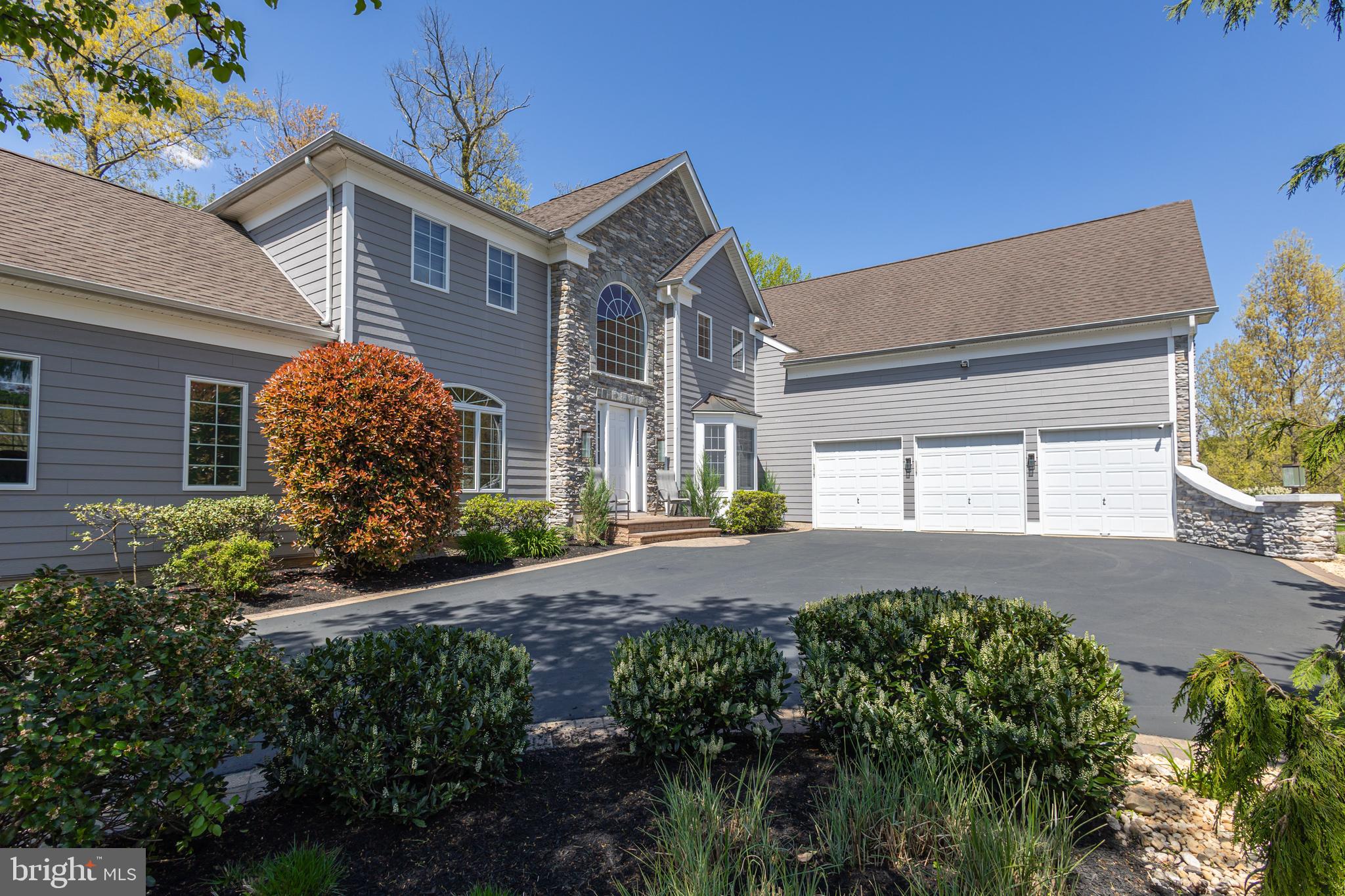 UPPER MOUNTAIN ESTS - Residential