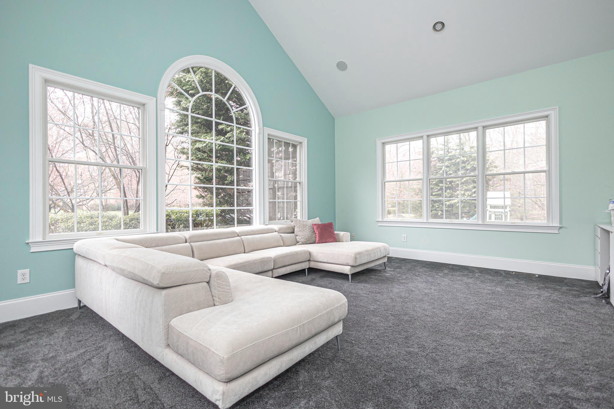 UPPER MOUNTAIN ESTS - Residential