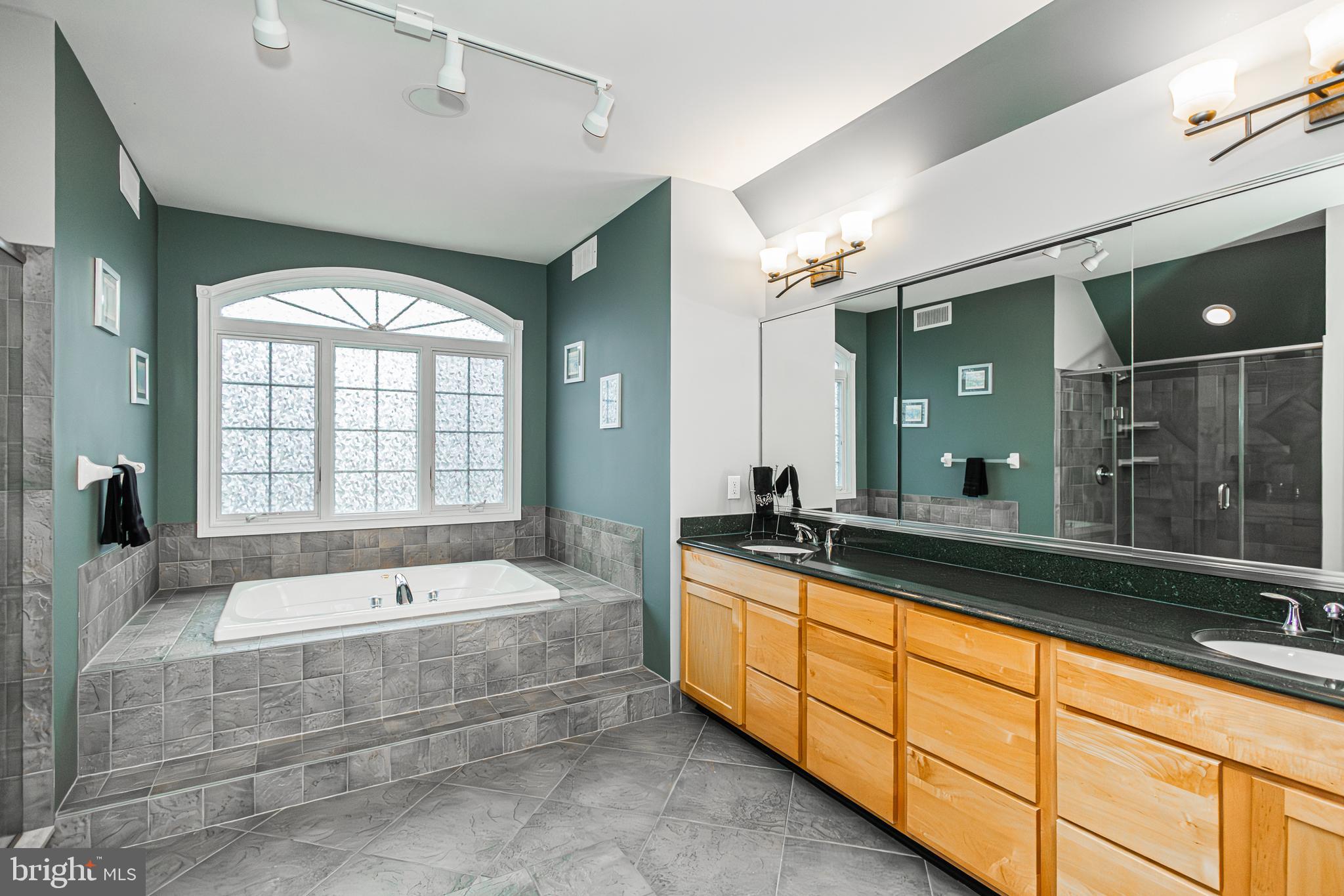 UPPER MOUNTAIN ESTS - Residential