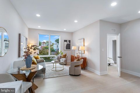 Condo For Sale - 1516 East Capitol Street #B<br/> WASHINGTON, DC 20003