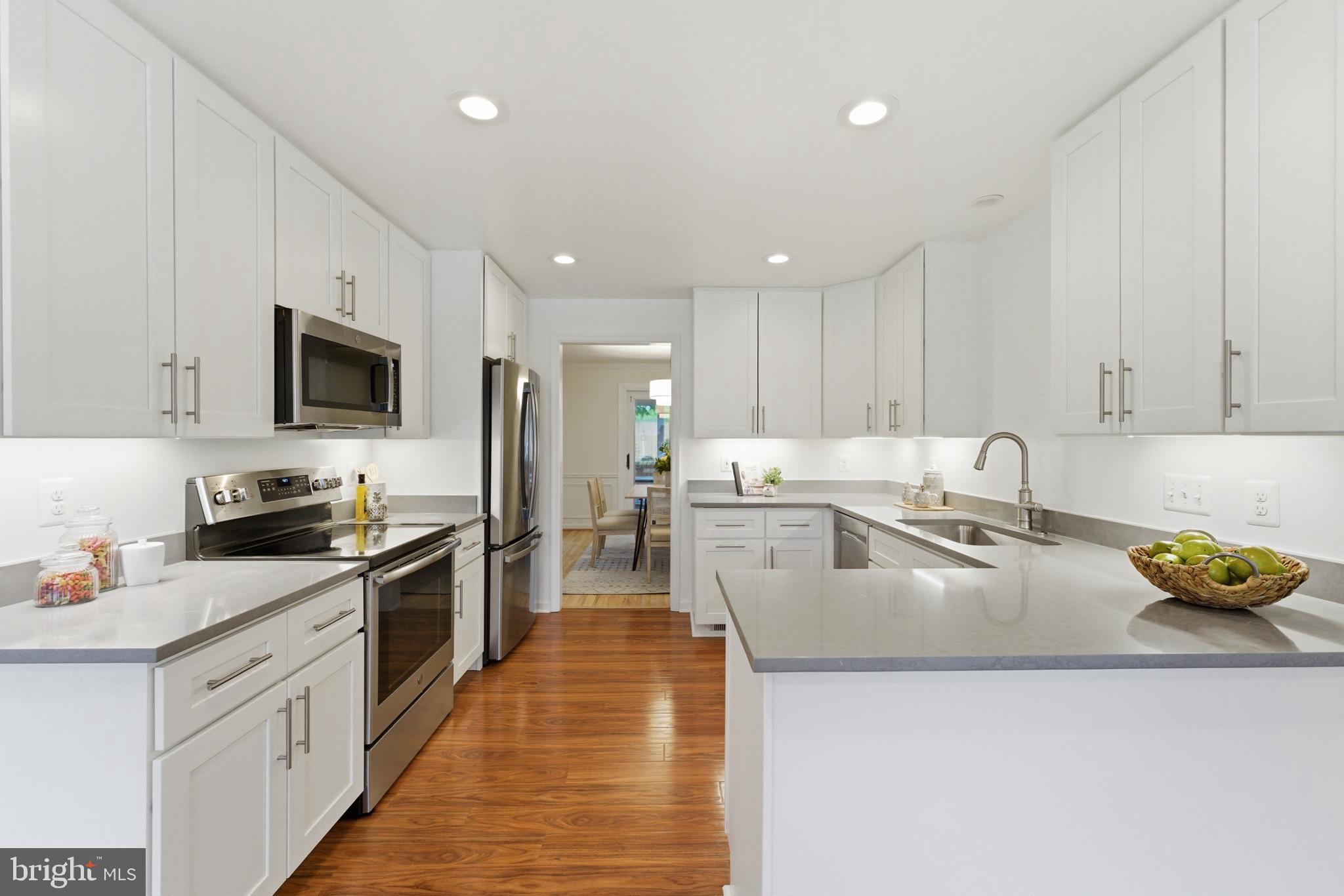 SHERWOOD FOREST MANOR - Residential