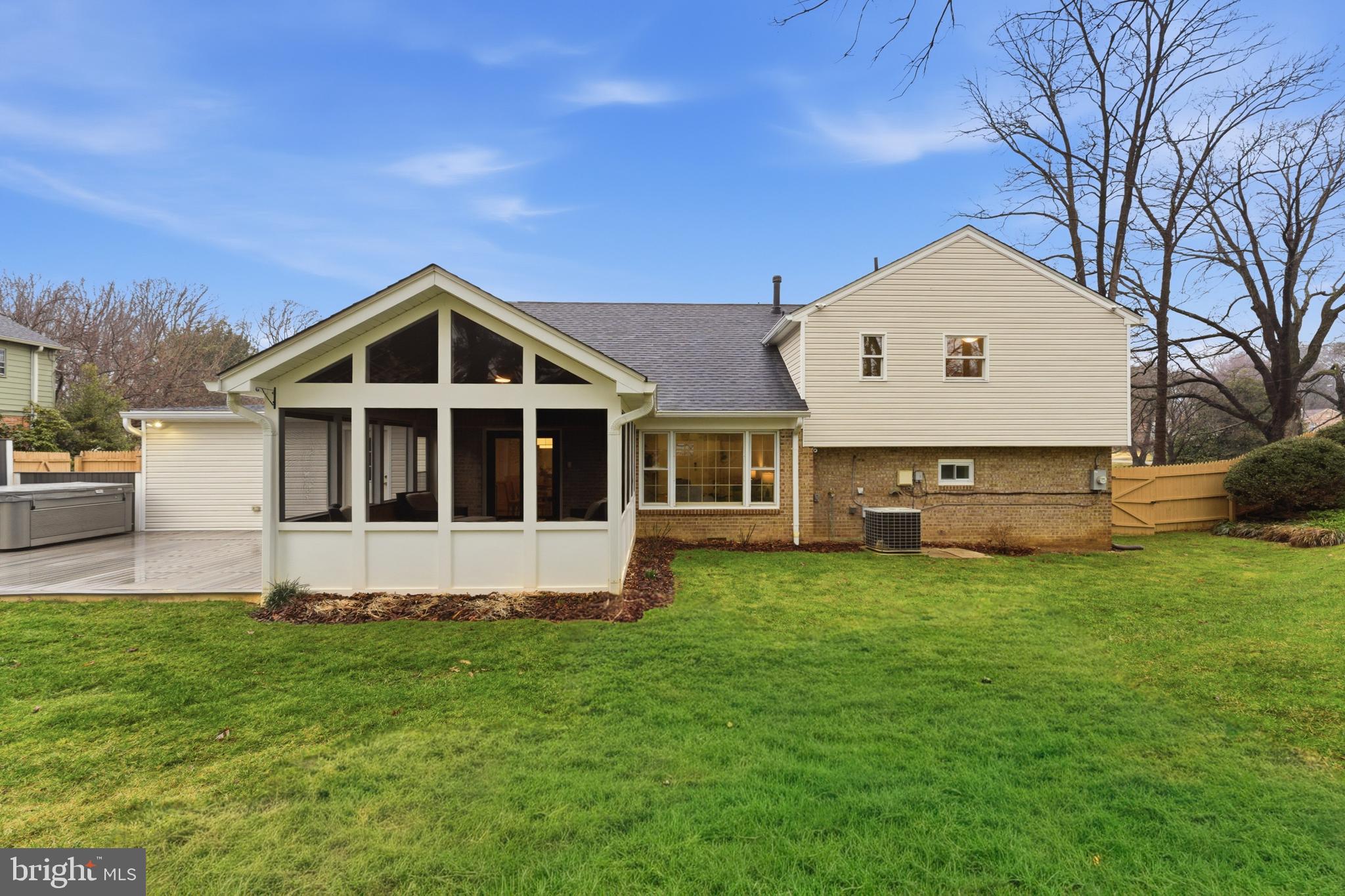 SHERWOOD FOREST MANOR - Residential