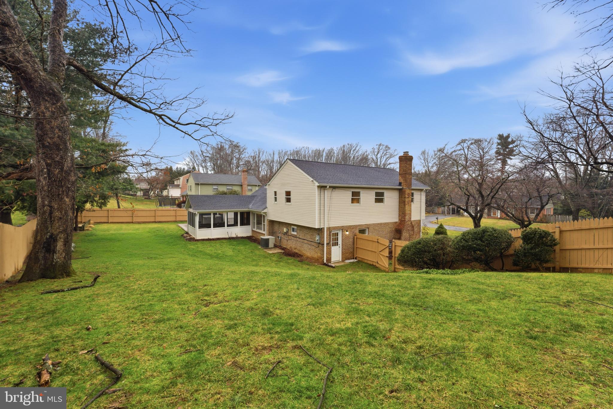 SHERWOOD FOREST MANOR - Residential