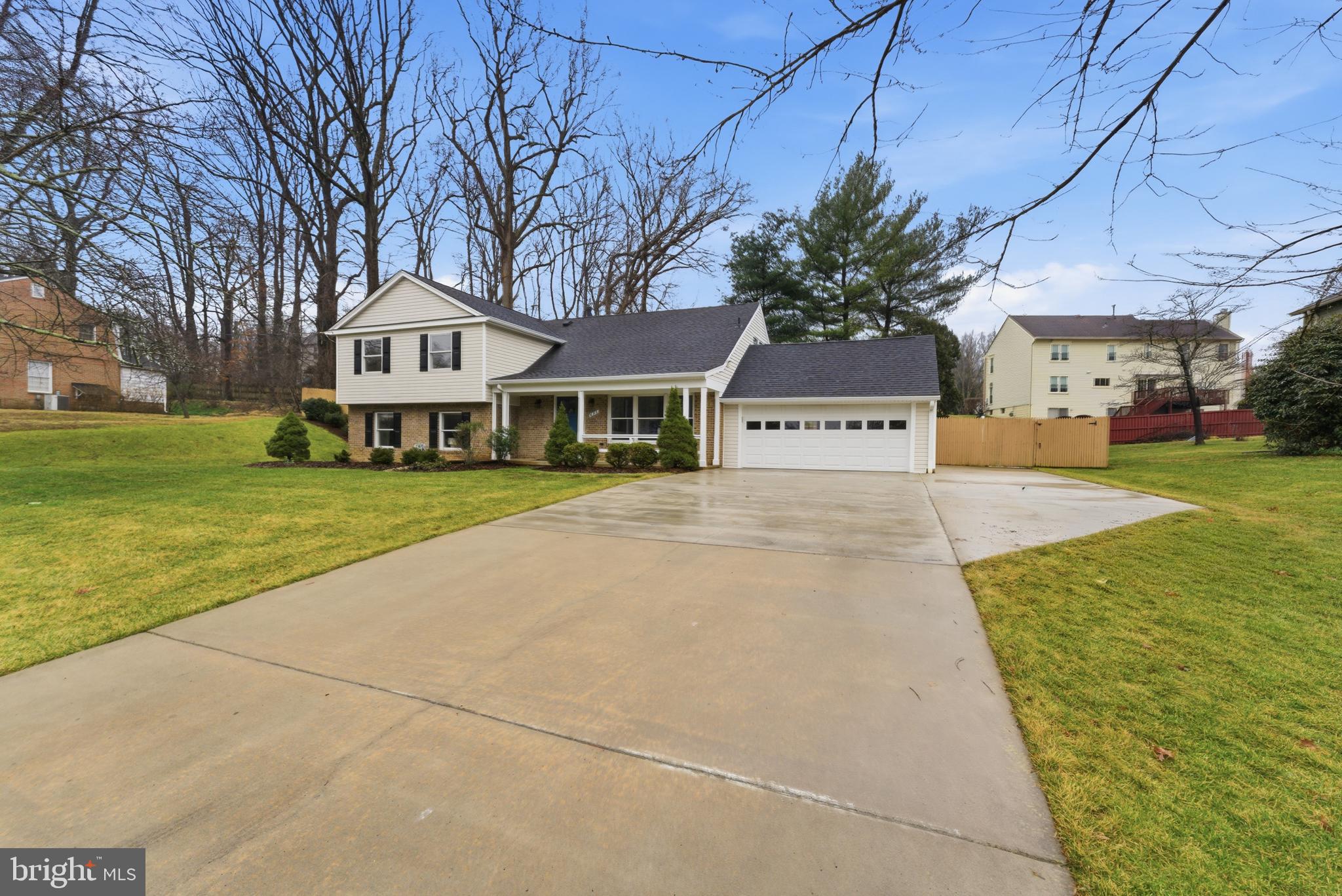 SHERWOOD FOREST MANOR - Residential