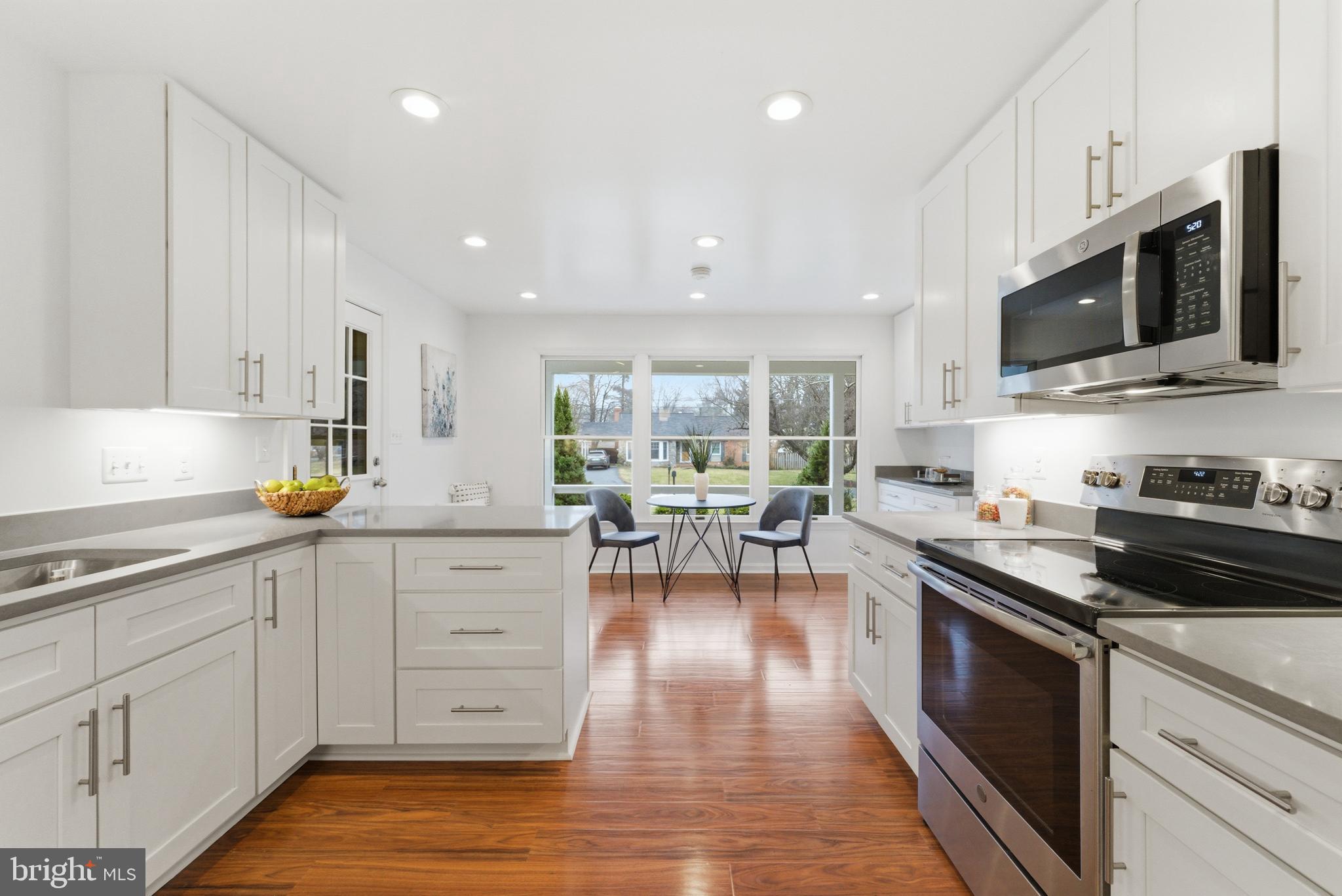 SHERWOOD FOREST MANOR - Residential