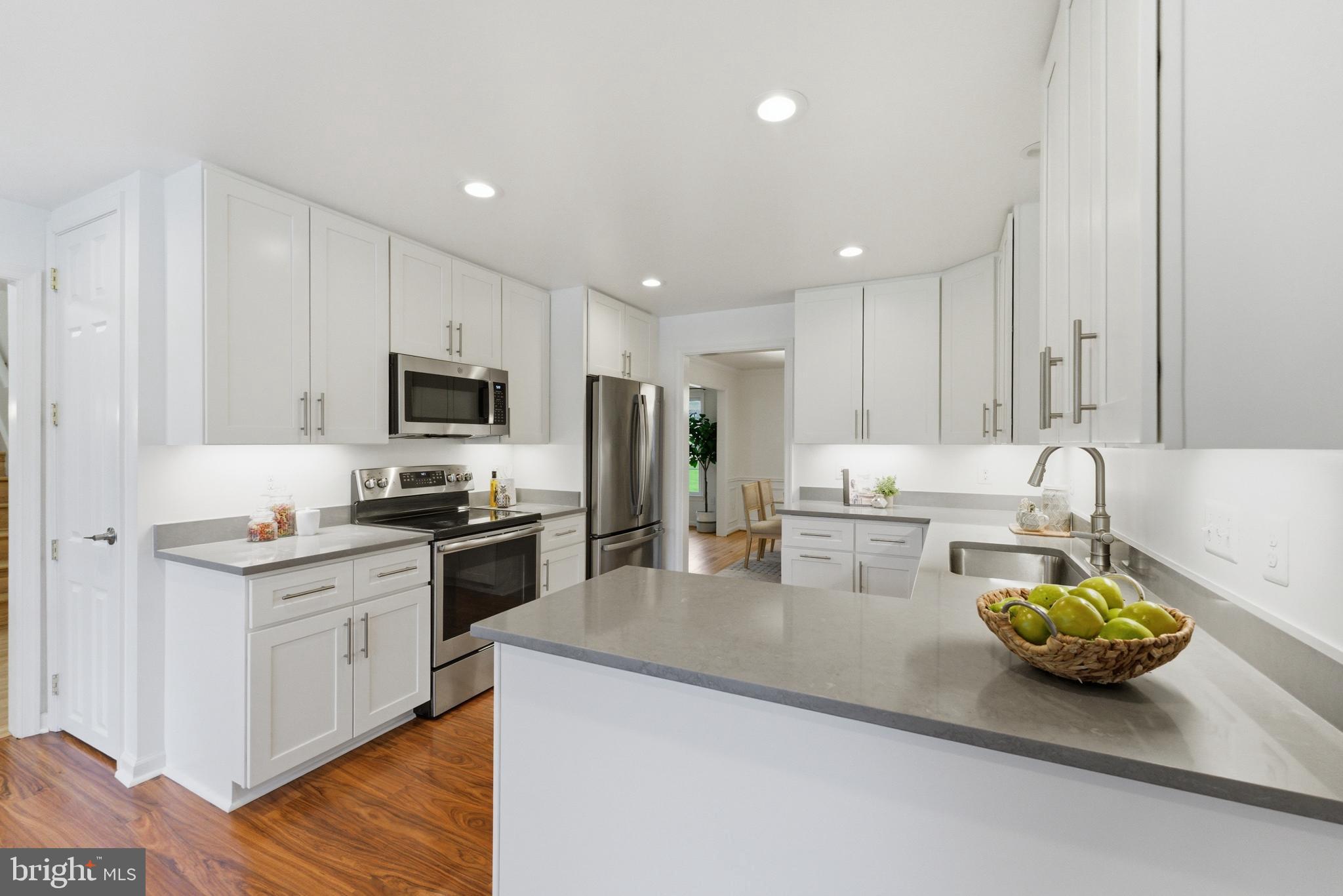 SHERWOOD FOREST MANOR - Residential