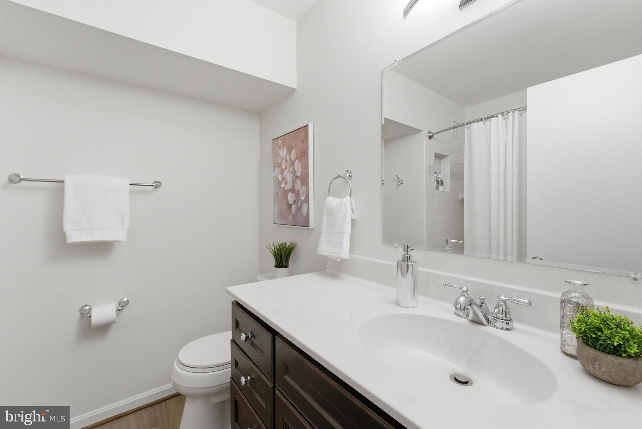 SHERWOOD FOREST MANOR - Residential