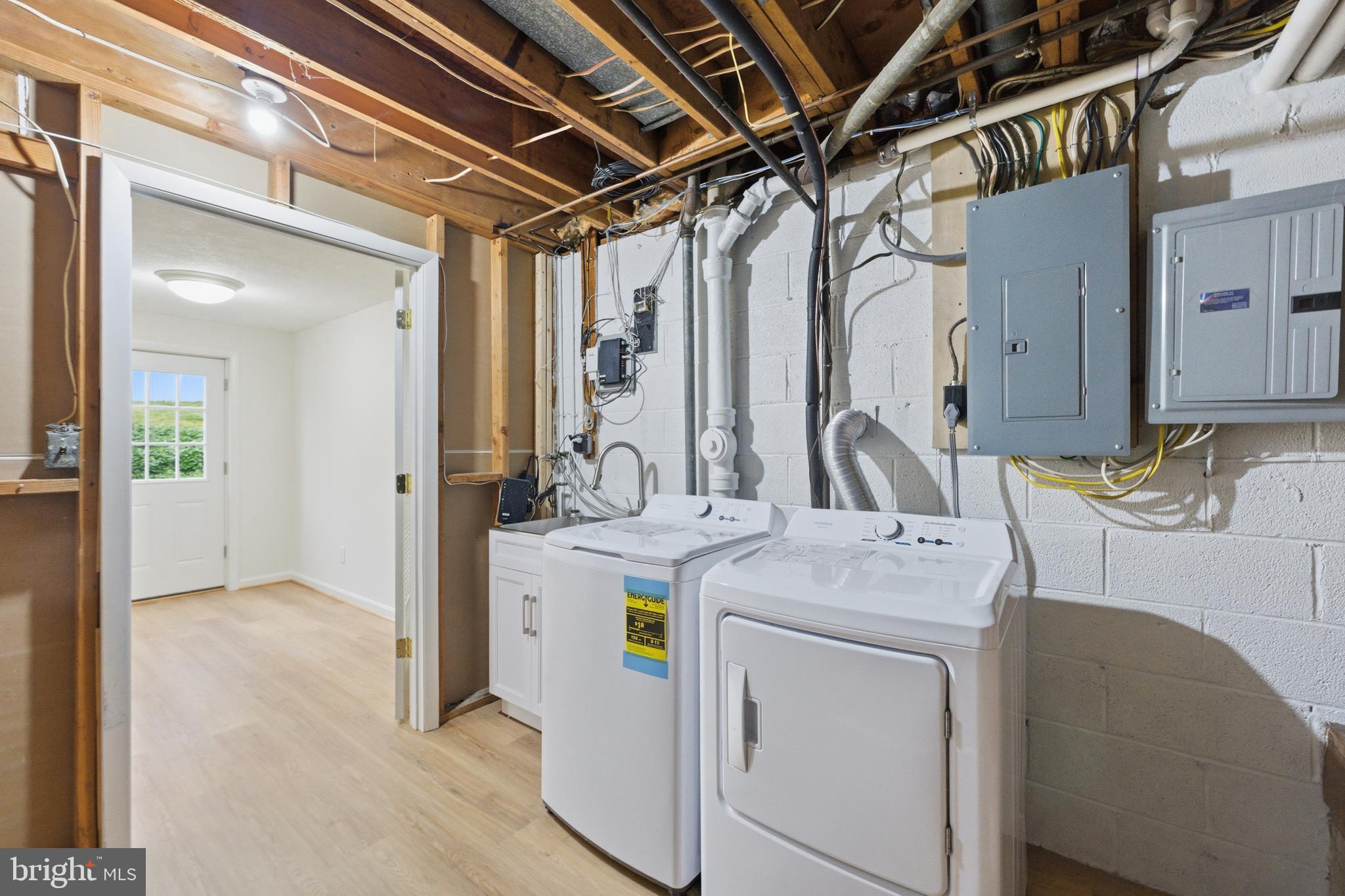 SHERWOOD FOREST MANOR - Residential