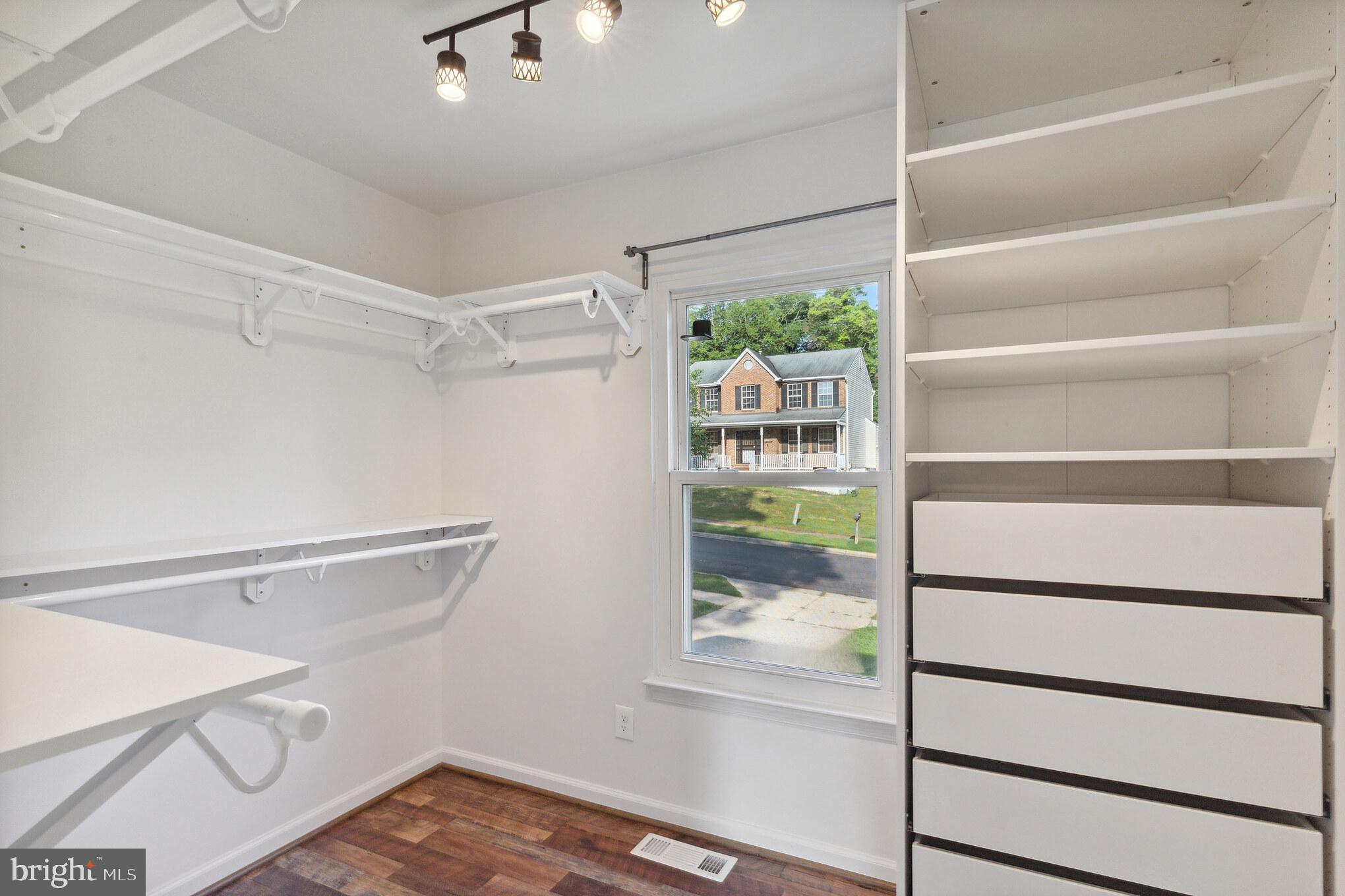 LA DOVA HEIGHTS - Residential