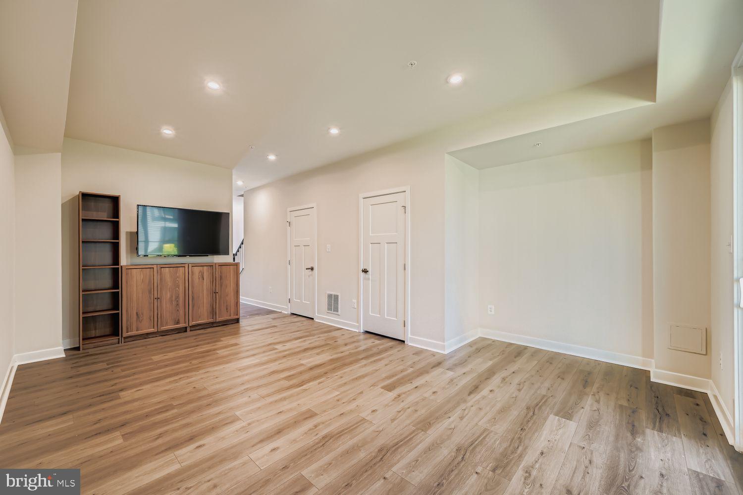 TANYARD SHORES - Residential