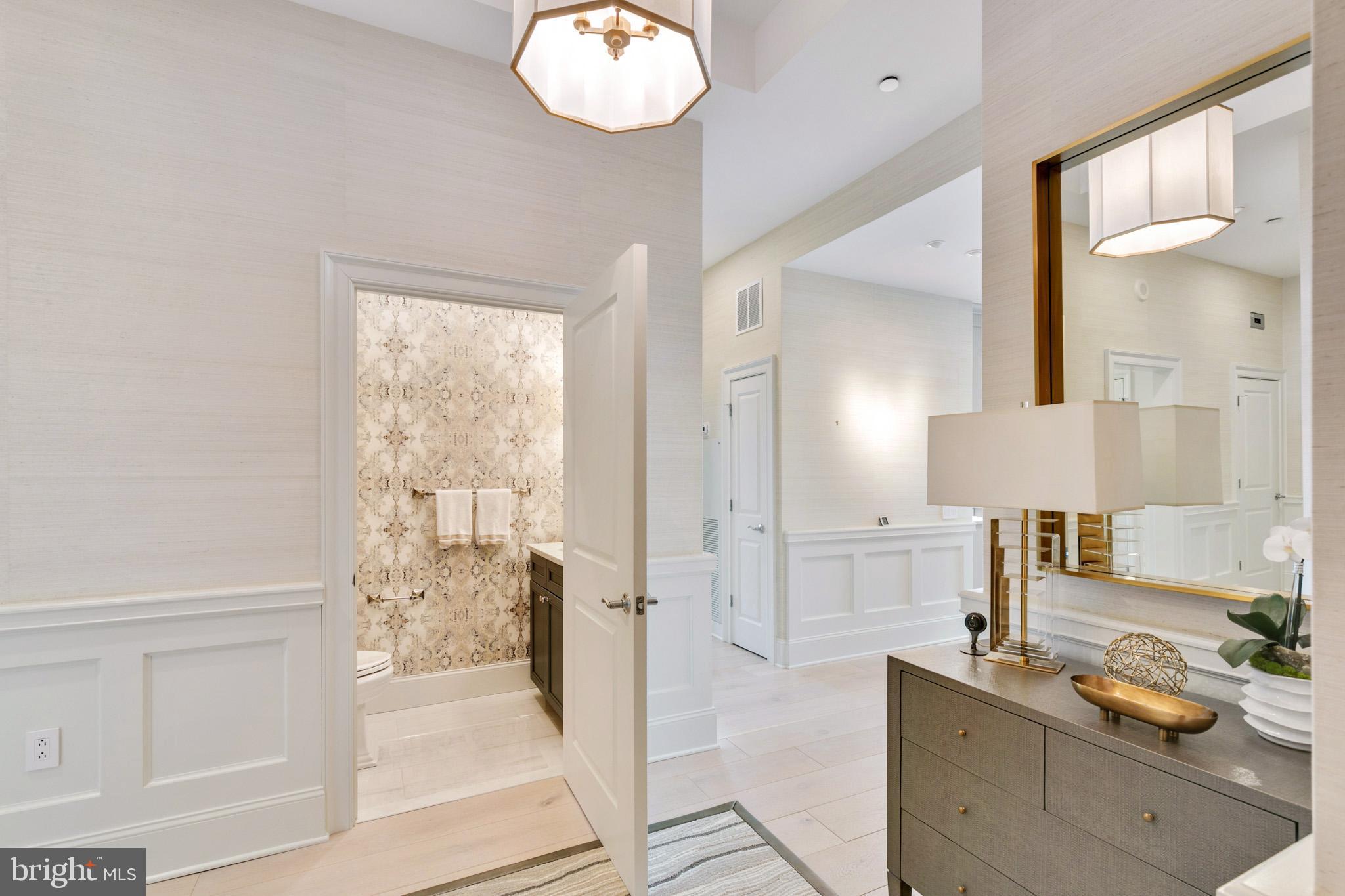 AVENUE OF THE ARTS - Residential