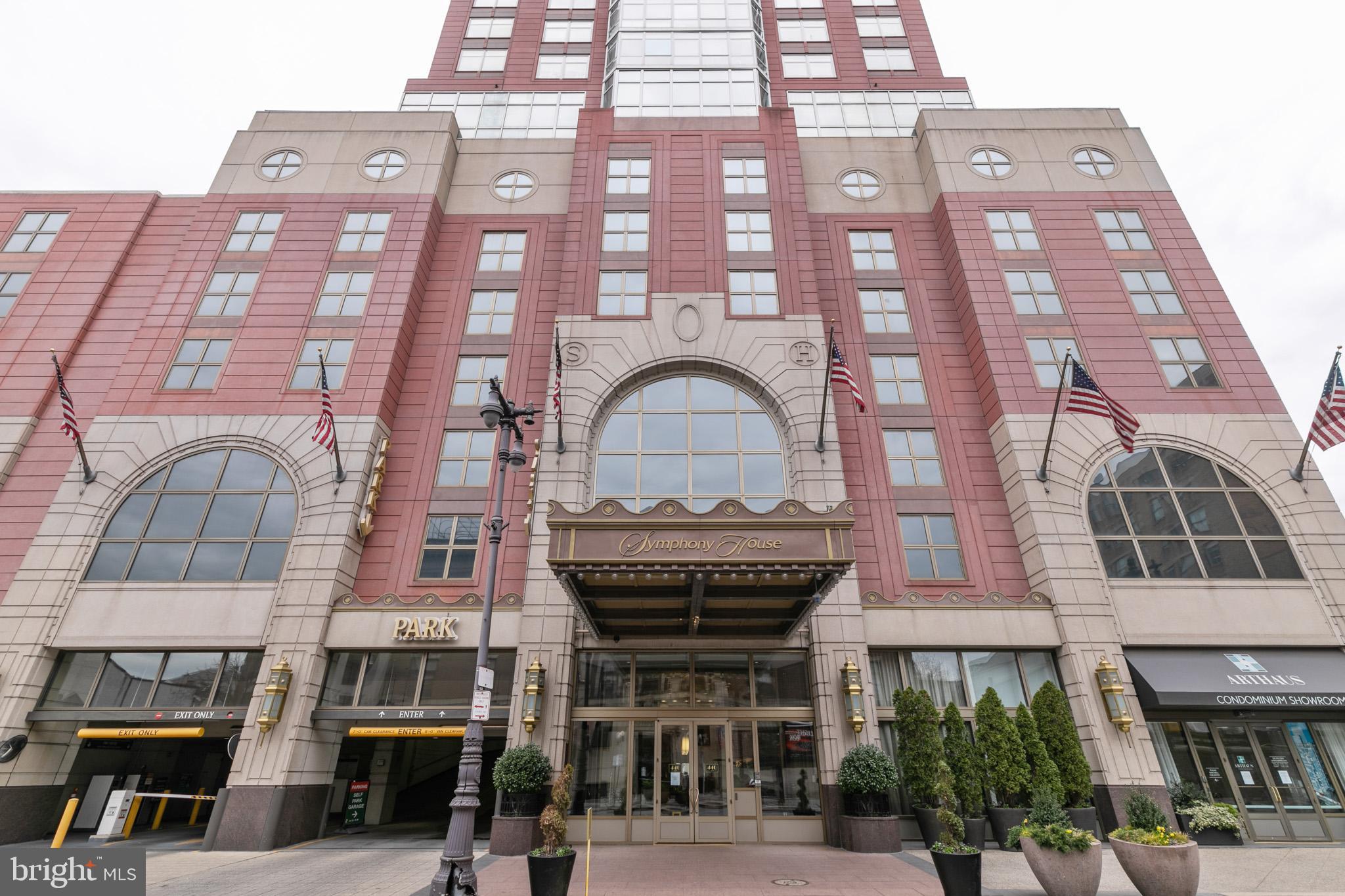 AVENUE OF THE ARTS - Residential