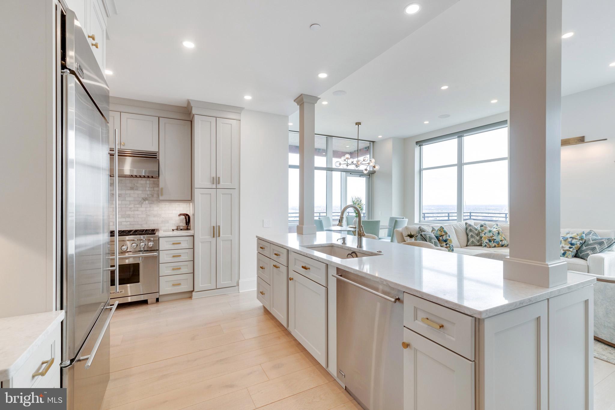 AVENUE OF THE ARTS - Residential