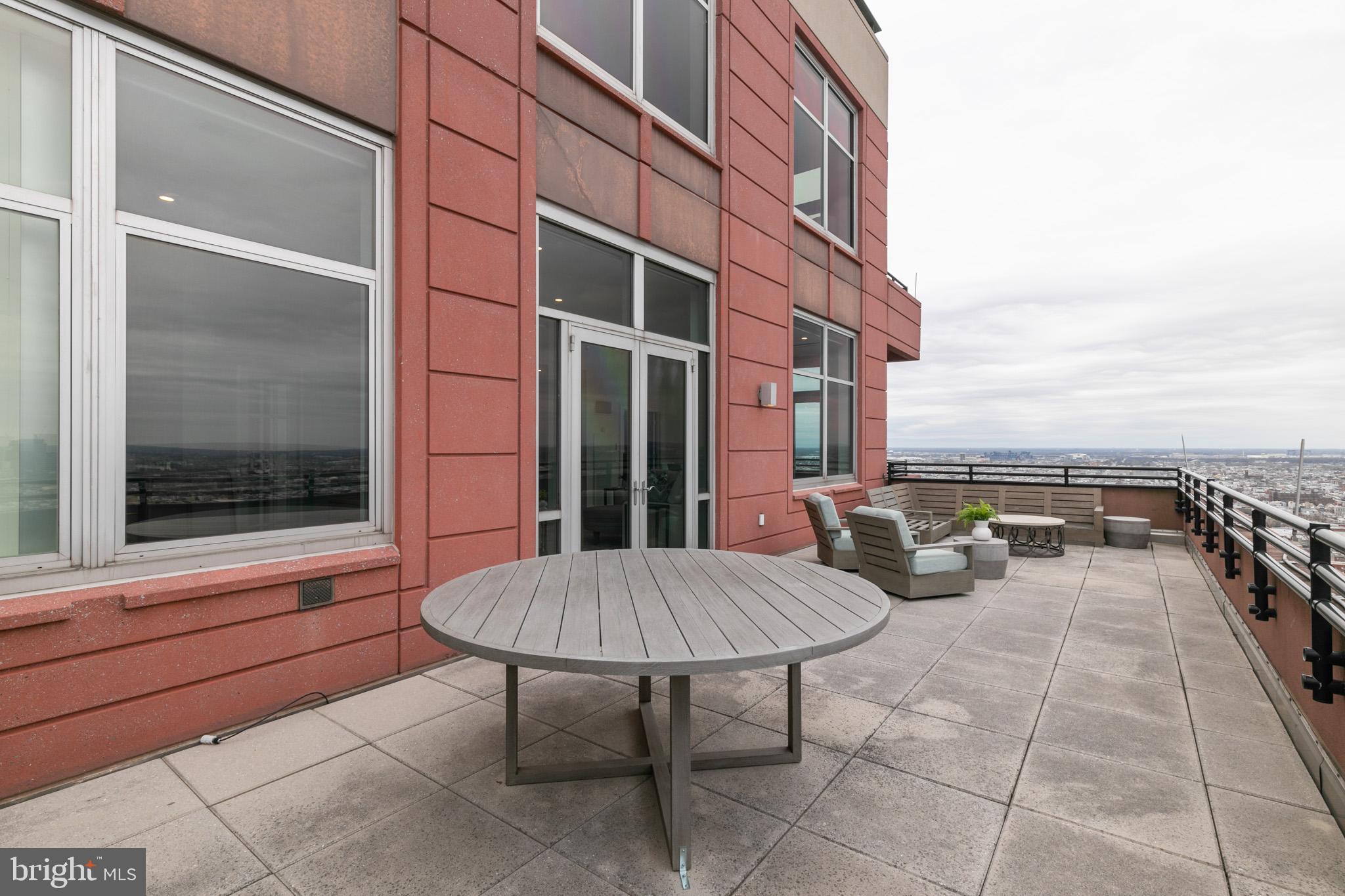 AVENUE OF THE ARTS - Residential