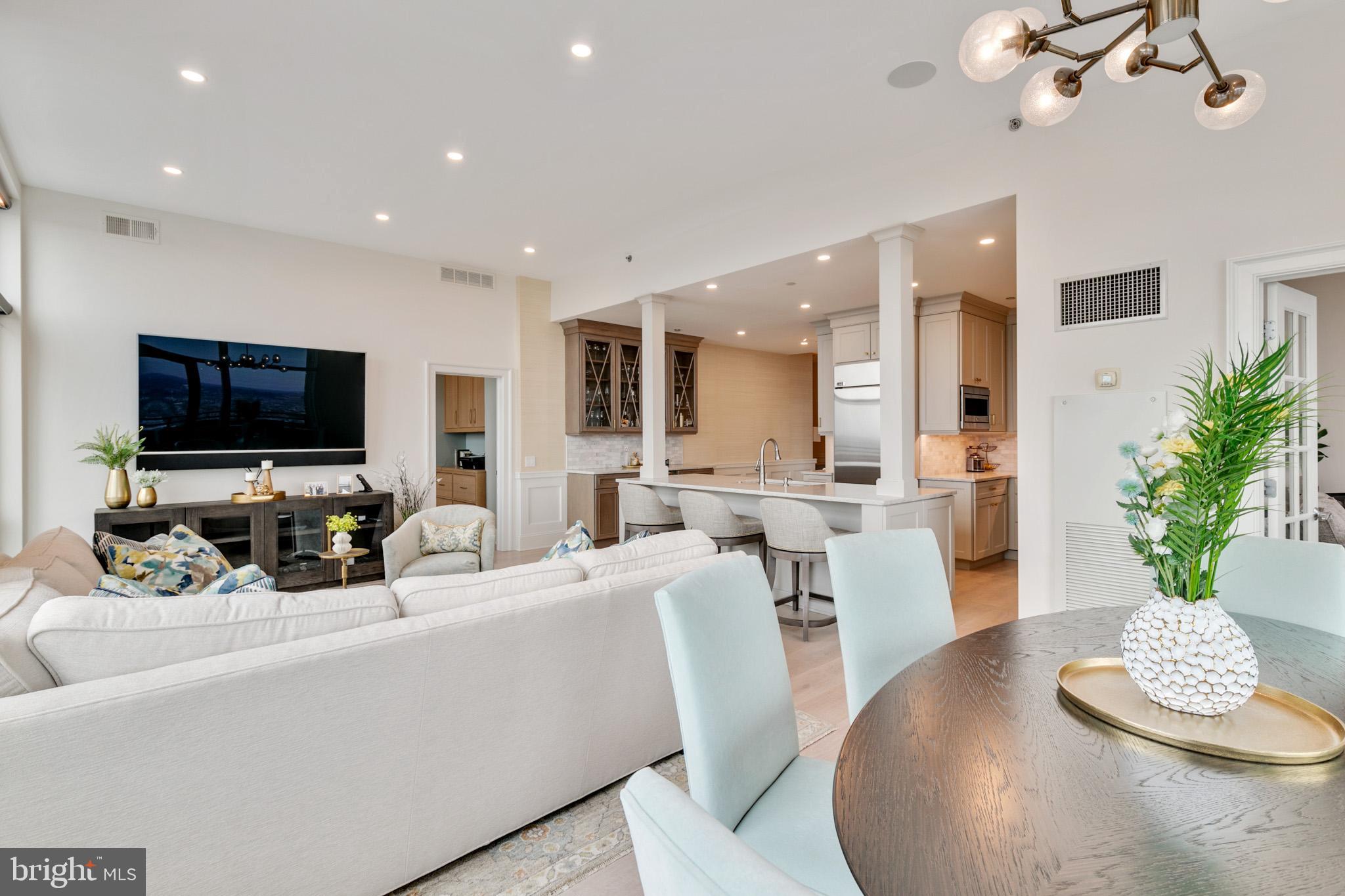 AVENUE OF THE ARTS - Residential