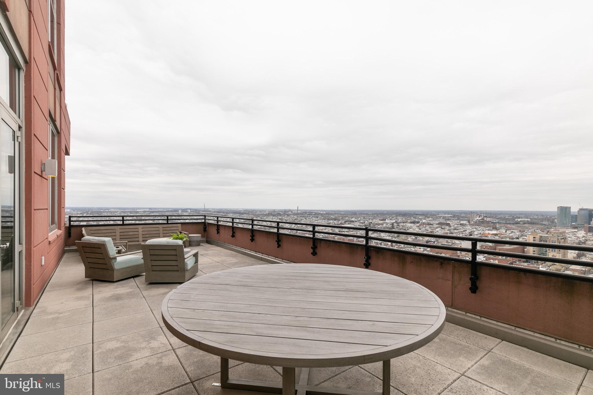 AVENUE OF THE ARTS - Residential