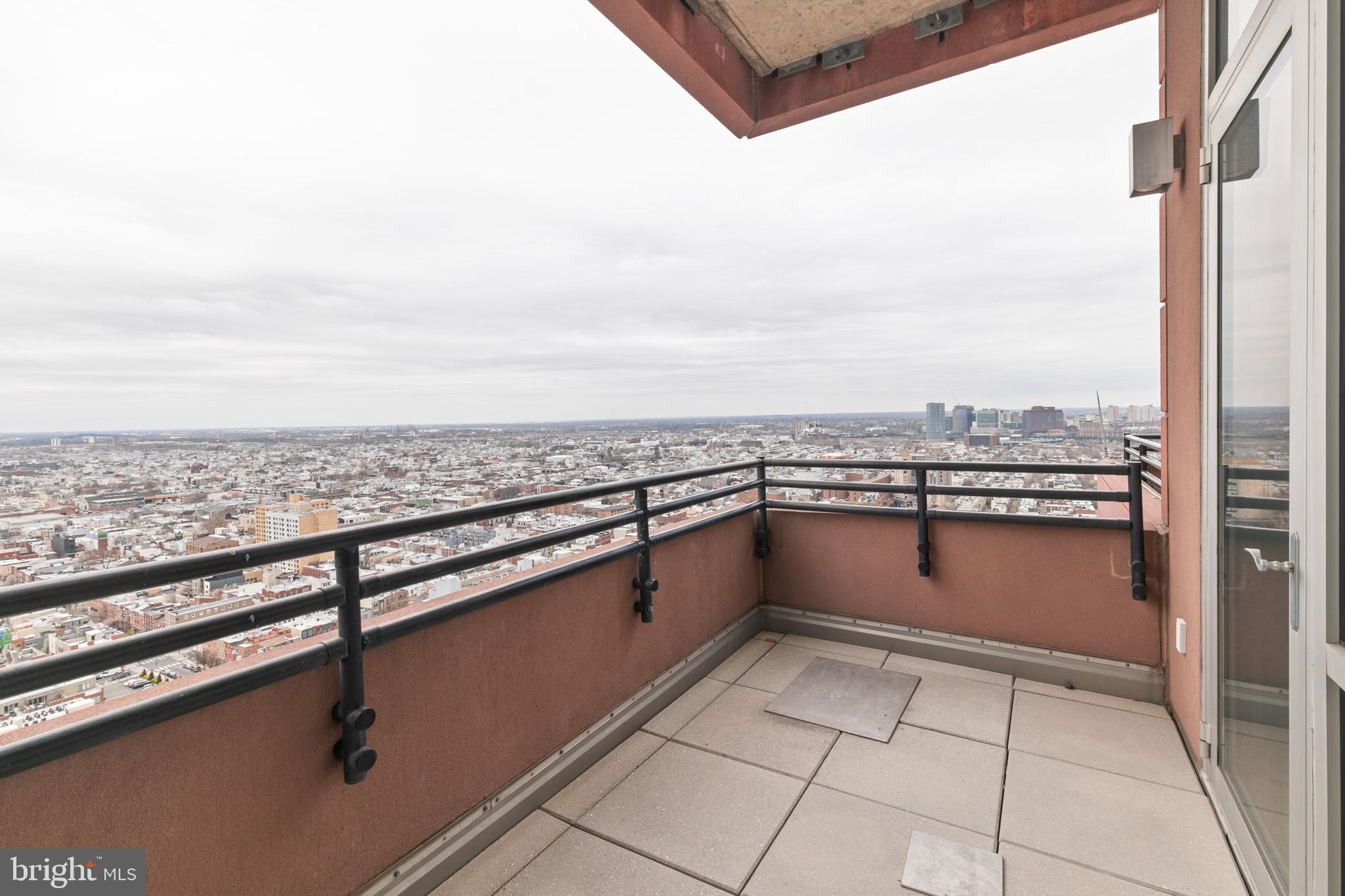 AVENUE OF THE ARTS - Residential