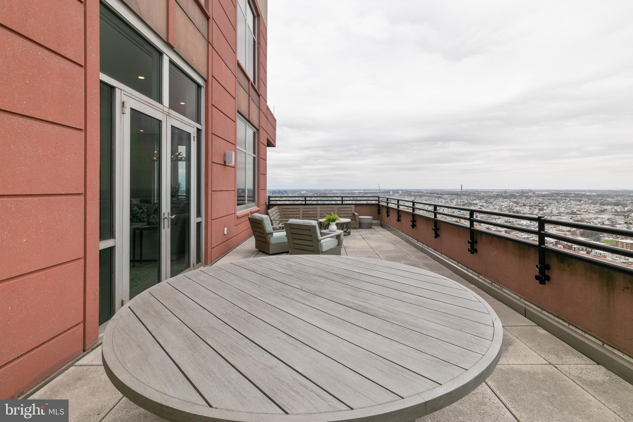 AVENUE OF THE ARTS - Residential