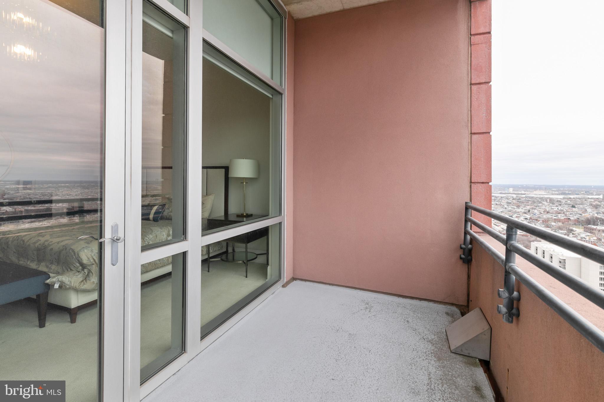 AVENUE OF THE ARTS - Residential