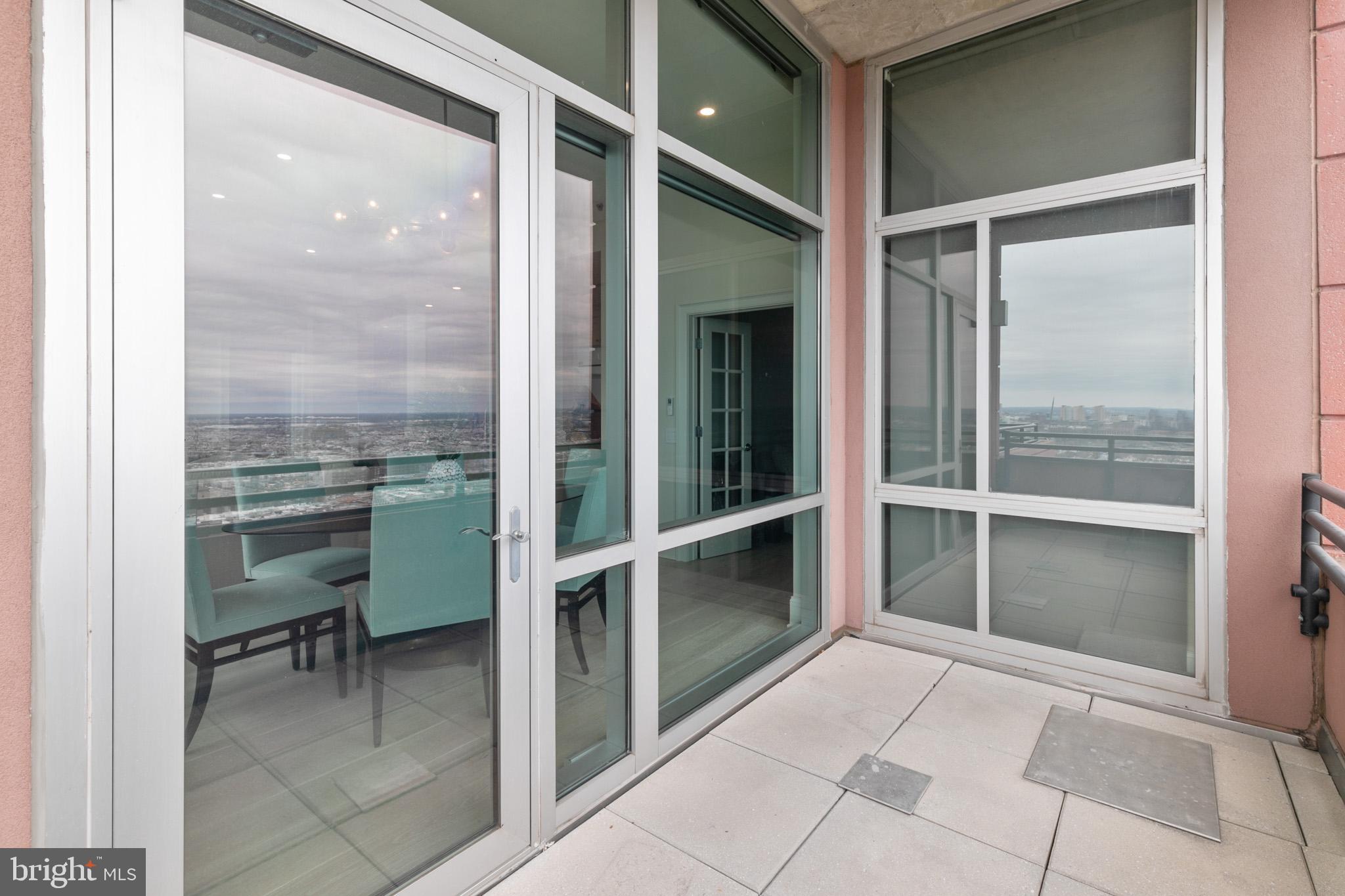 AVENUE OF THE ARTS - Residential