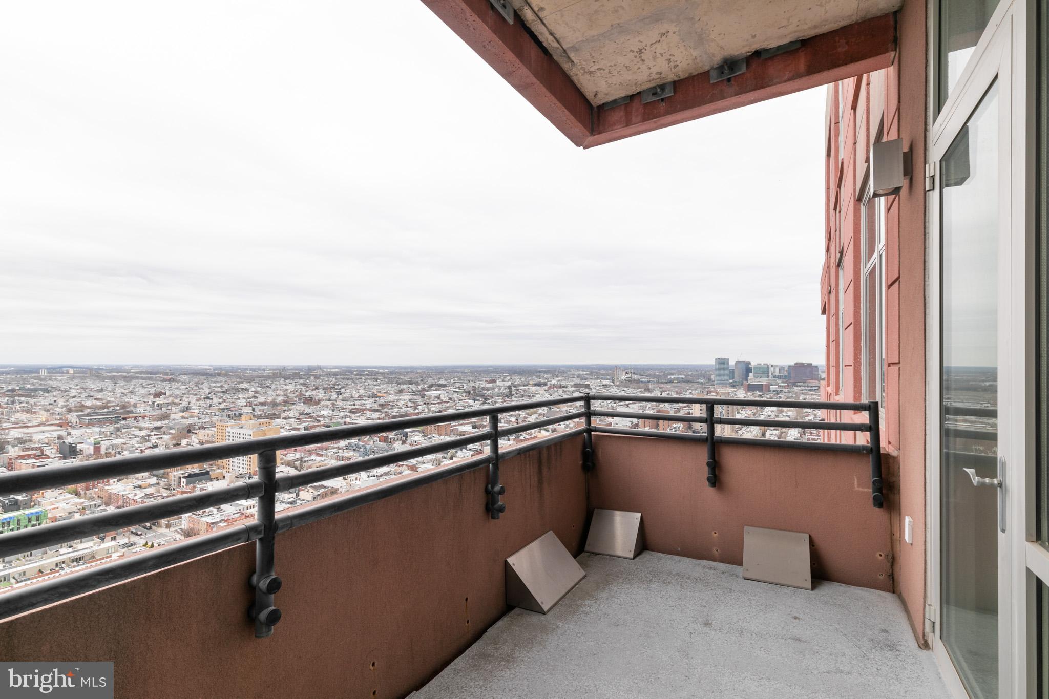 AVENUE OF THE ARTS - Residential