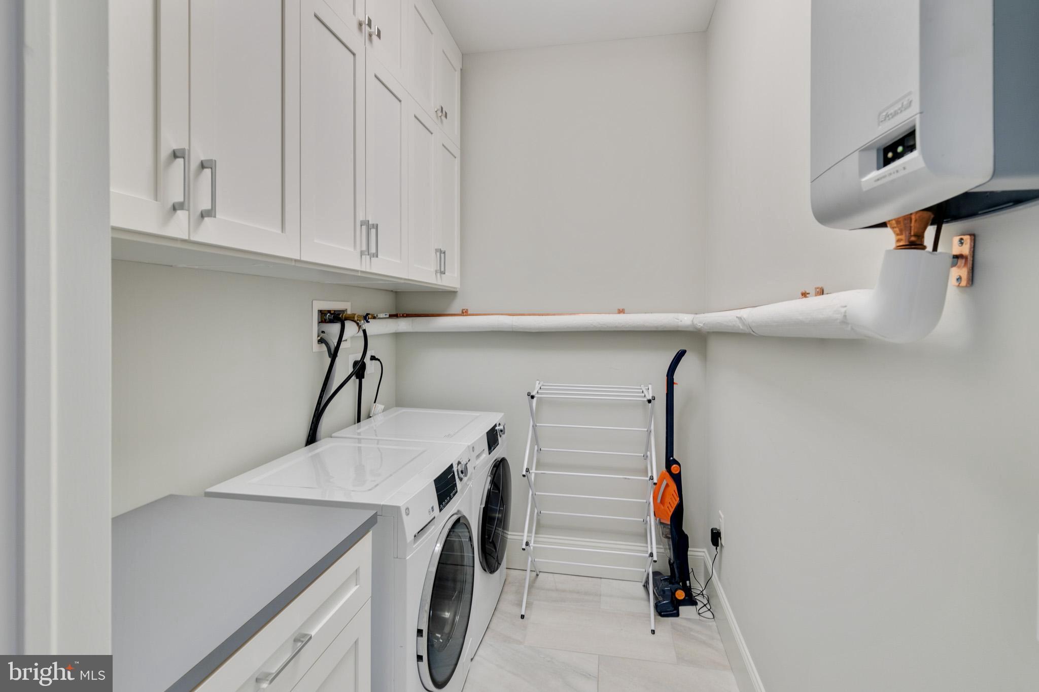 AVENUE OF THE ARTS - Residential