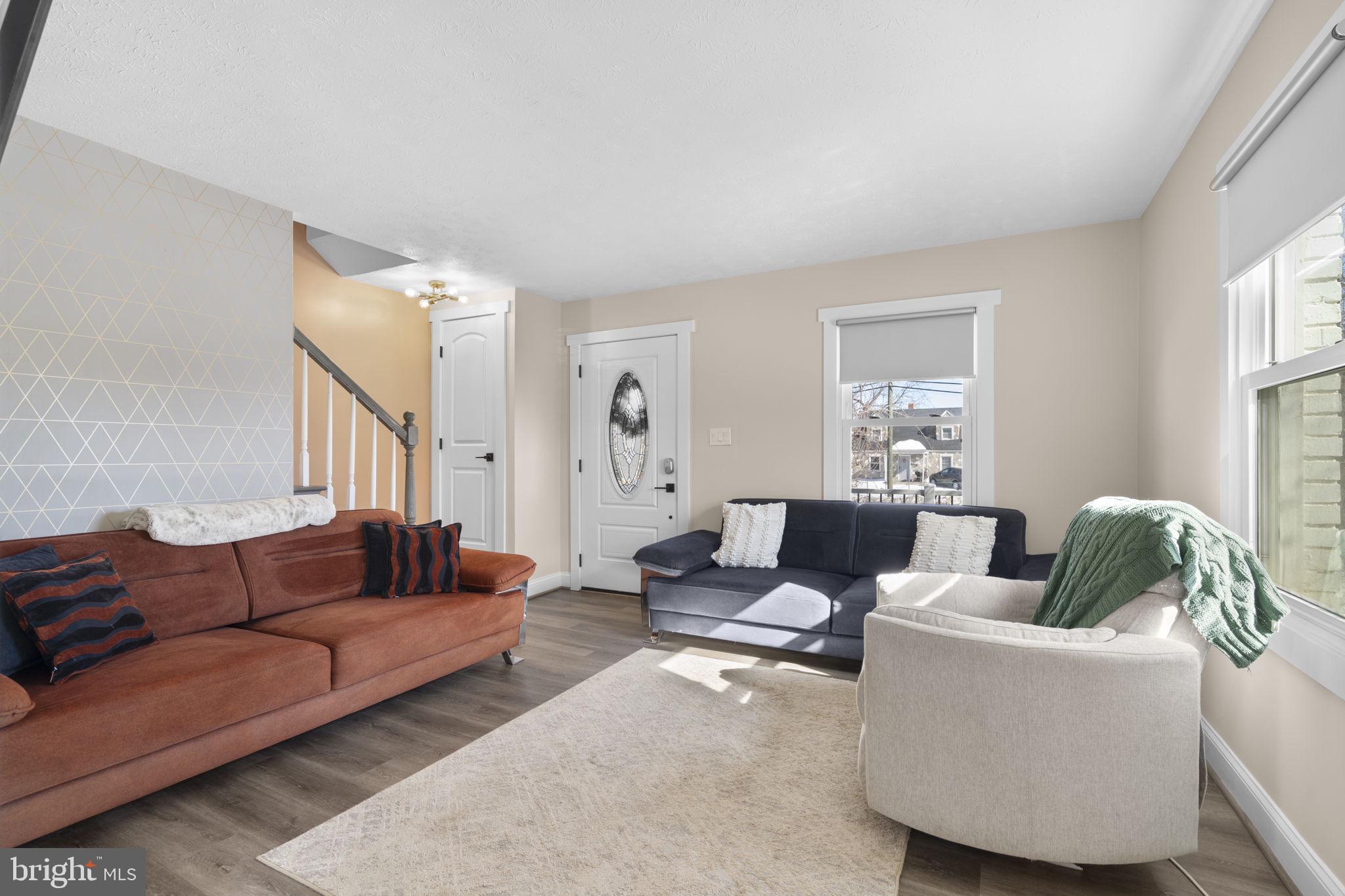 6106 N KINGS HIGHWAY