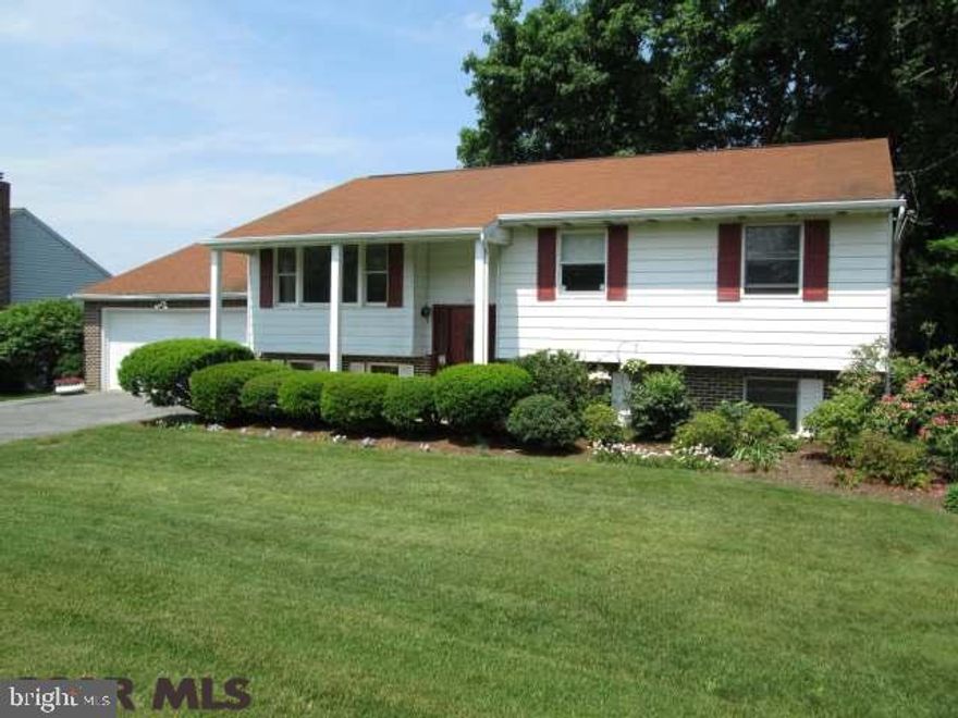 Terrific Split, conveniently located on a large gorgeous lot backing to a continuous flowing meadow! One owner & very well maintained! Enjoy new paint, flooring, lighting, updated kitchen & baths! Spacious & sunny walk out lower level Rec Room! Large deck, covered patio, Back Yard will take your breath away! Plus house and lot allows for room to grow, expand or whatever else you may need, just ask the kids... swimming pool?!