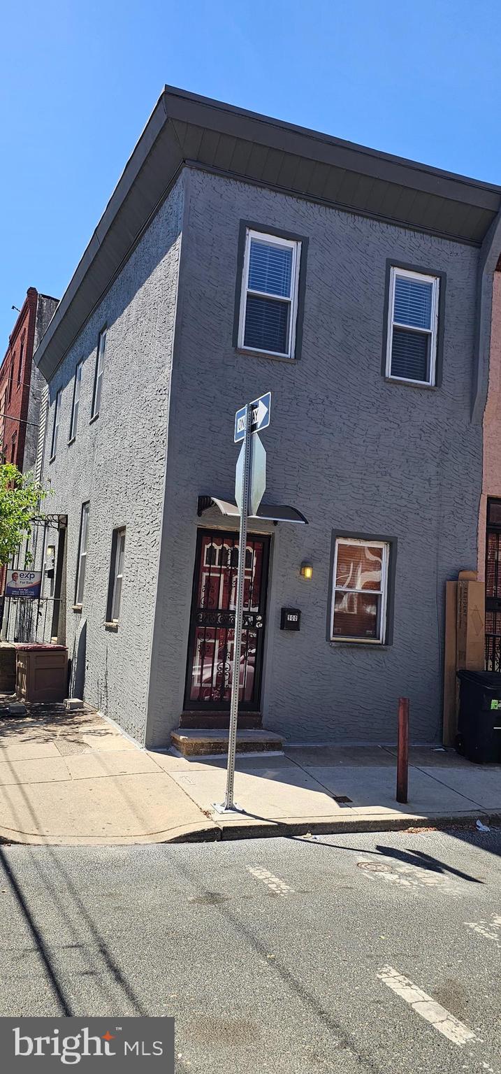 900 DALY STREET