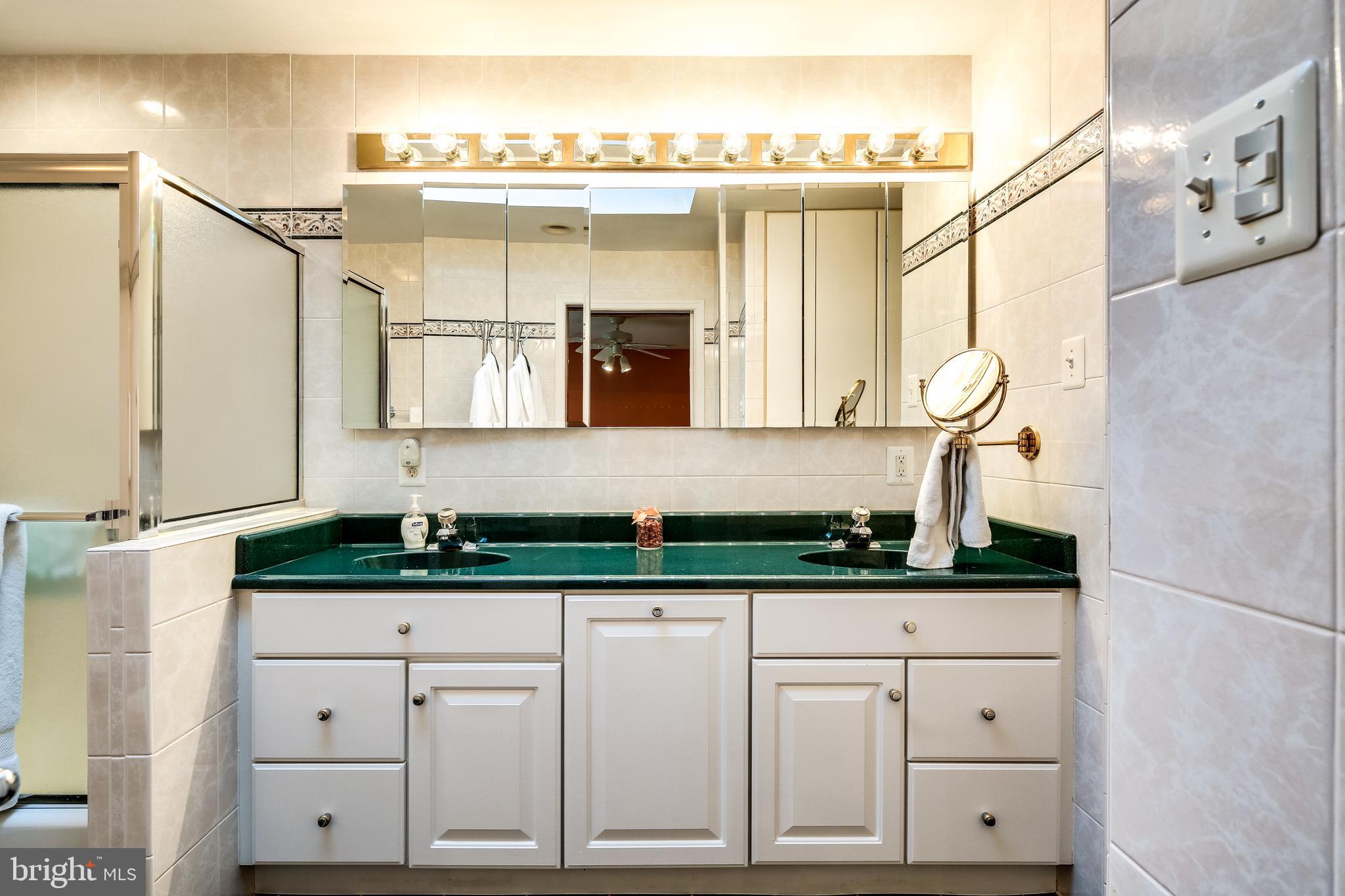 HOBBITS GLEN - Residential