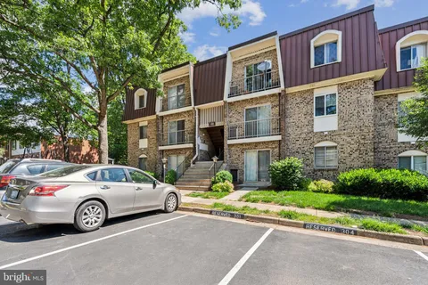 420 E Cornell Drive Unit 8, Sterling, VA MLS: VALO2097642