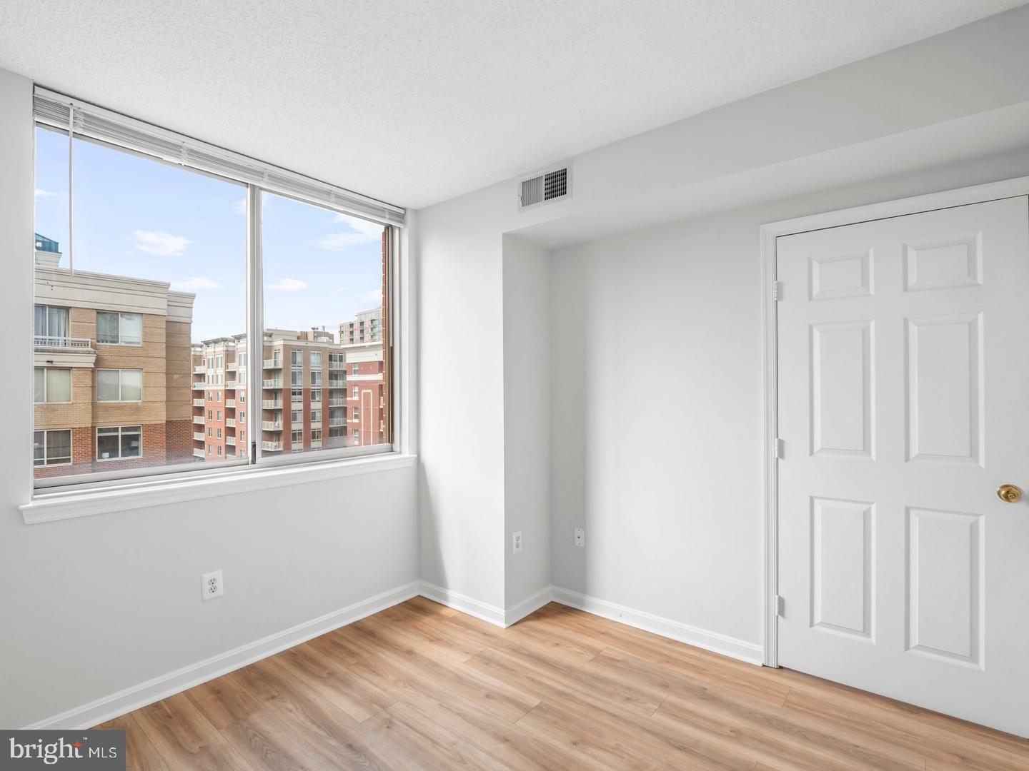 LEXINGTON SQUARE - Residential