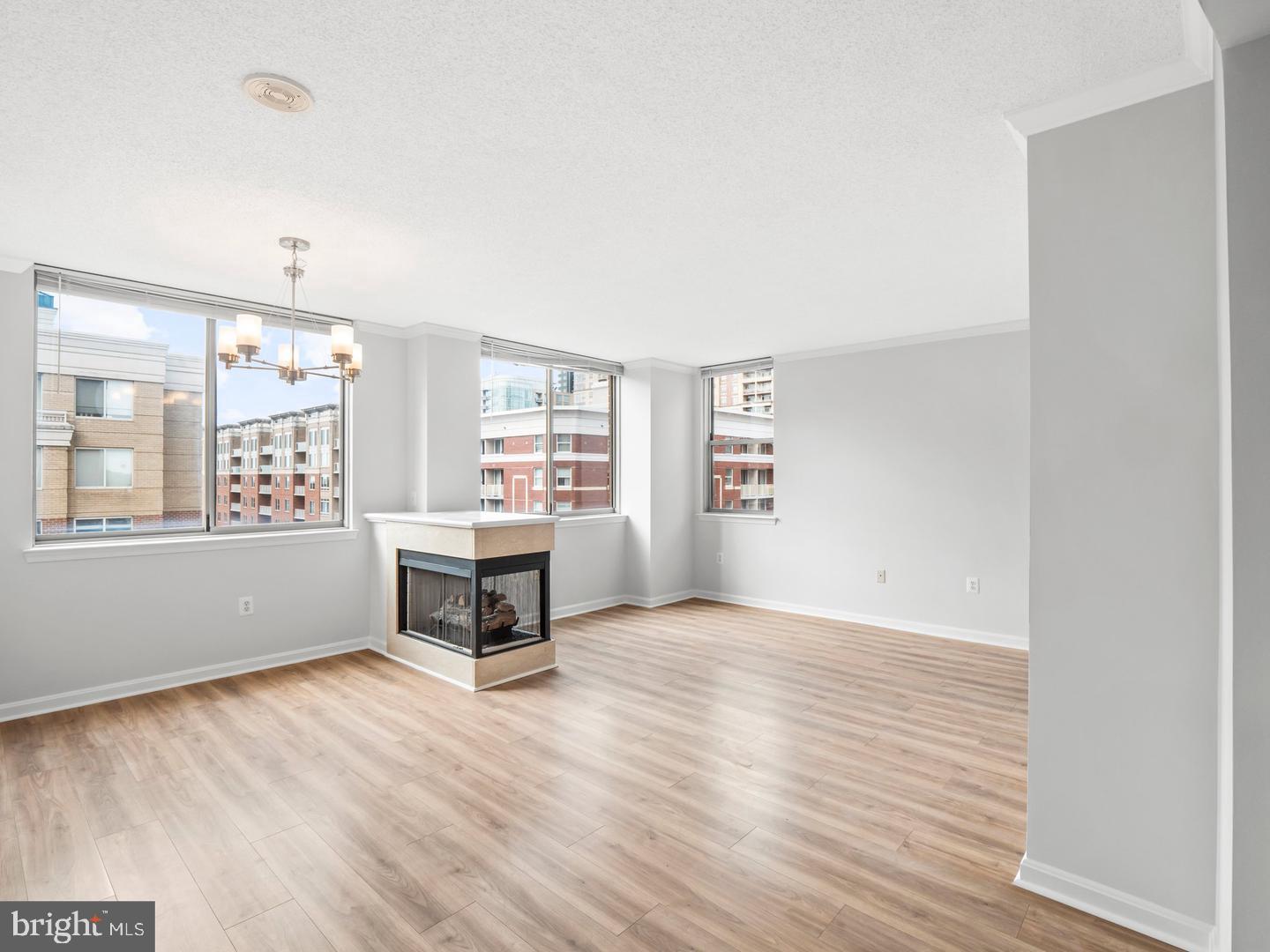 LEXINGTON SQUARE - Residential