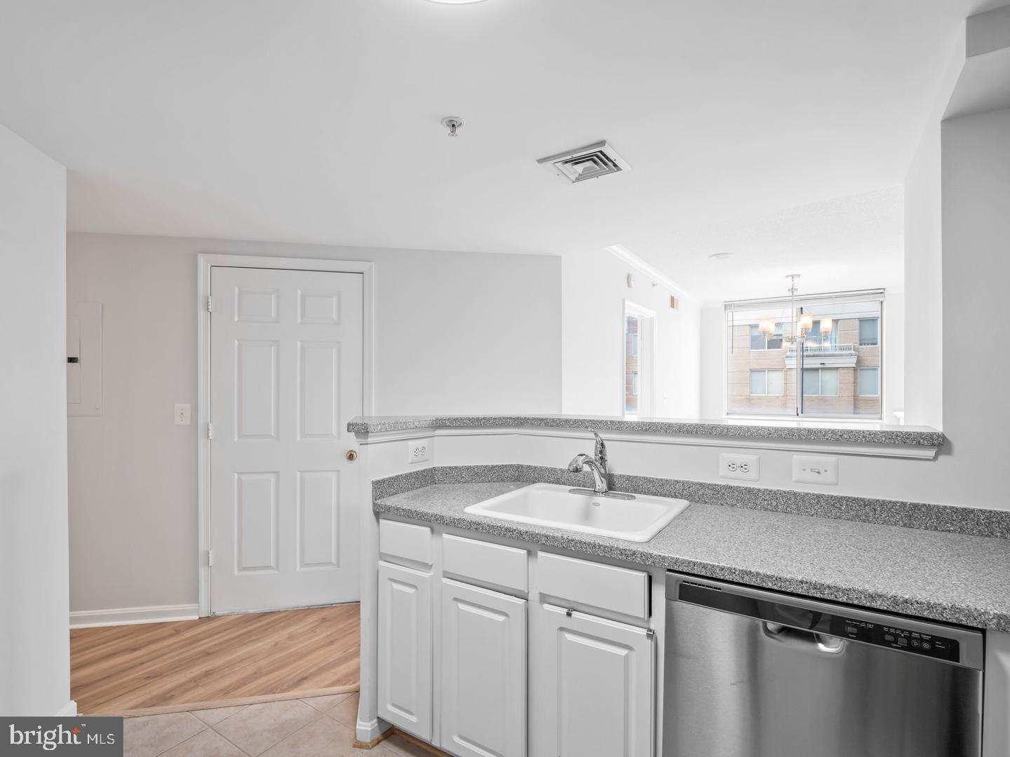 LEXINGTON SQUARE - Residential