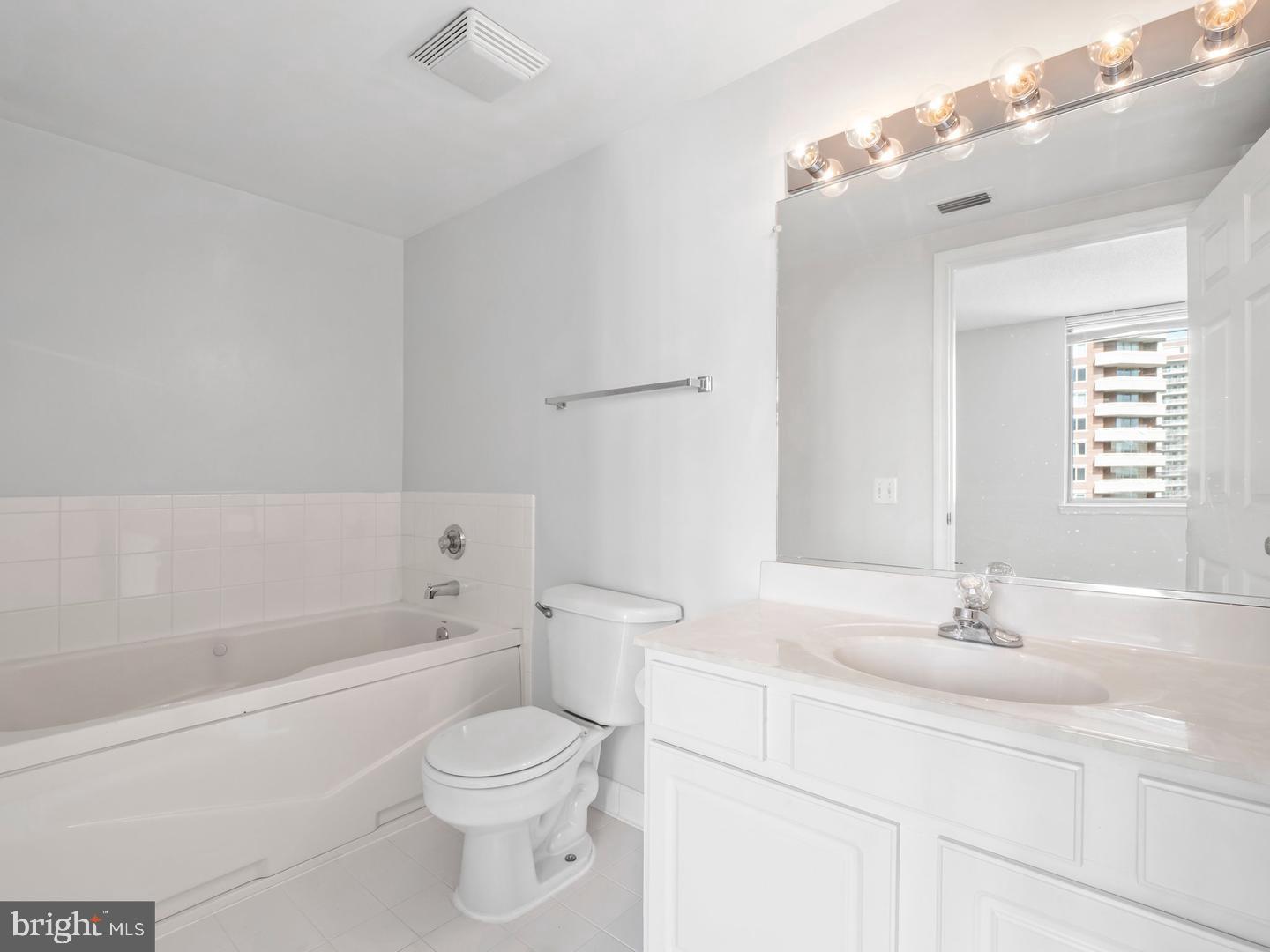 LEXINGTON SQUARE - Residential