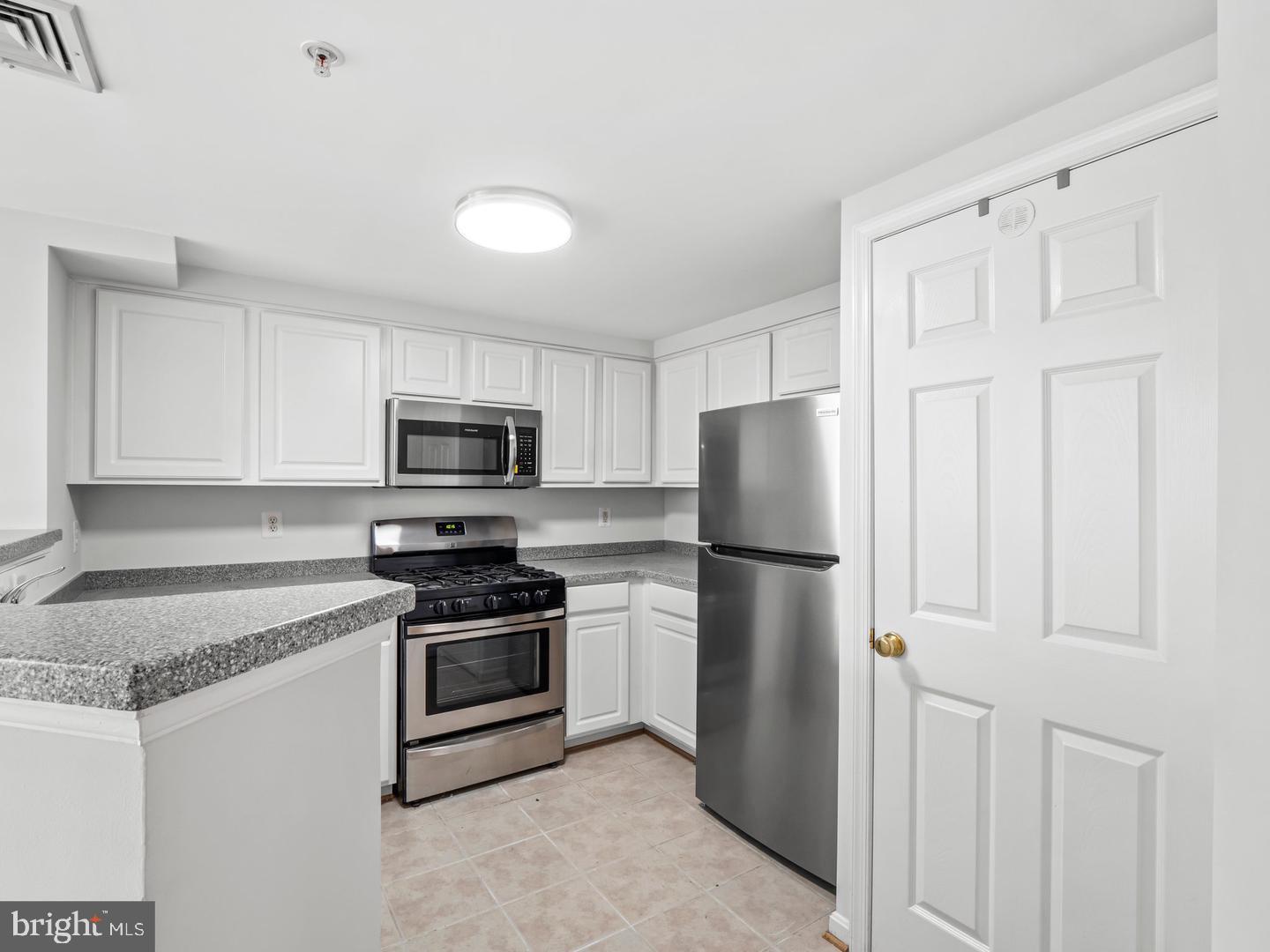 LEXINGTON SQUARE - Residential