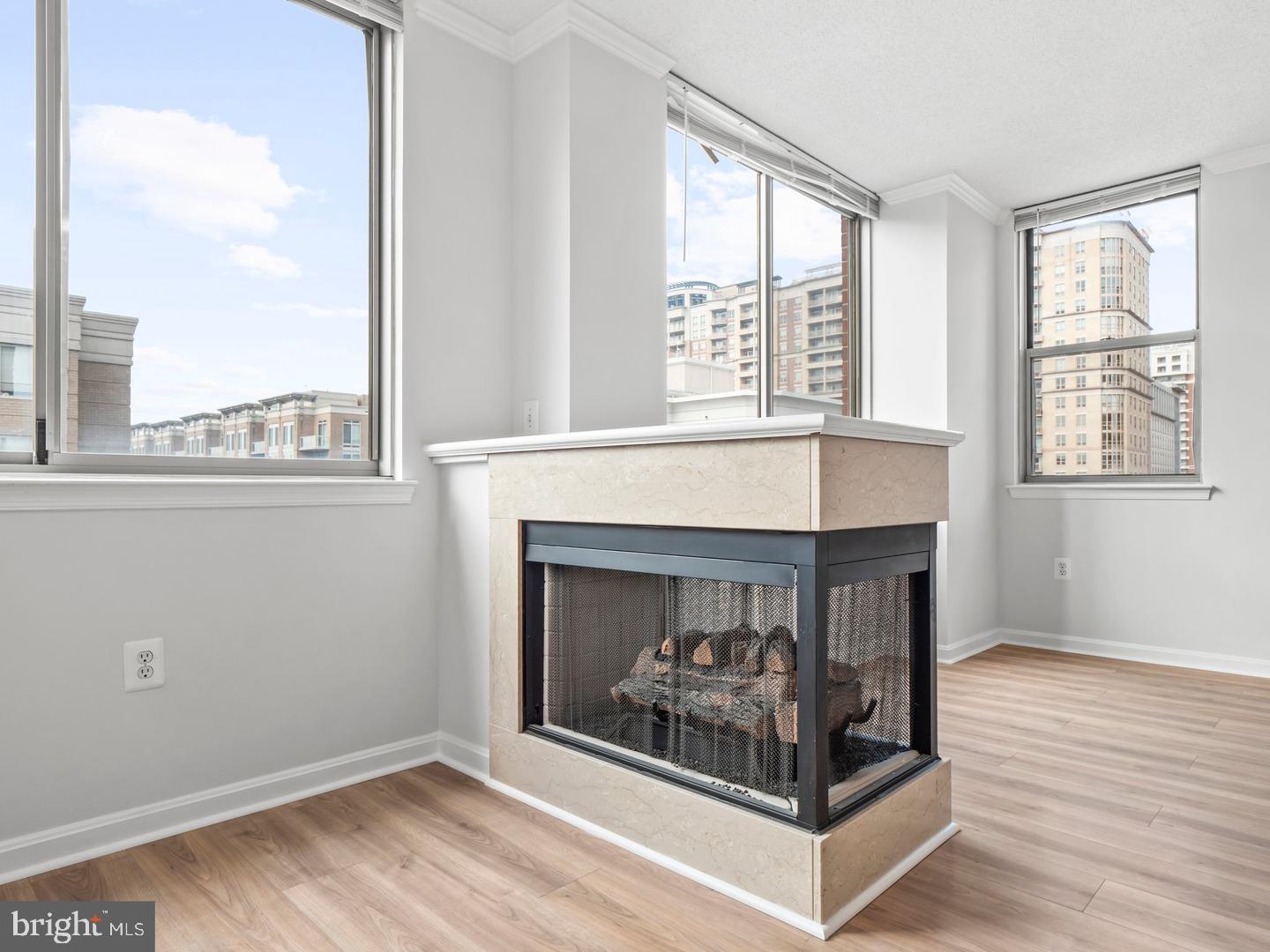 LEXINGTON SQUARE - Residential