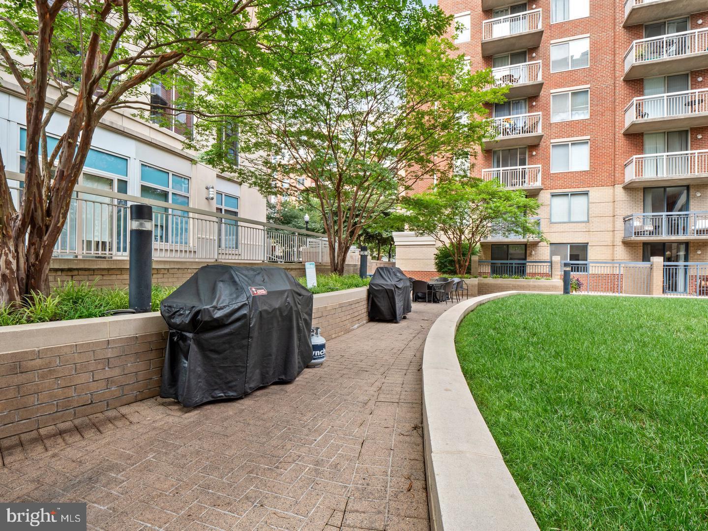 LEXINGTON SQUARE - Residential