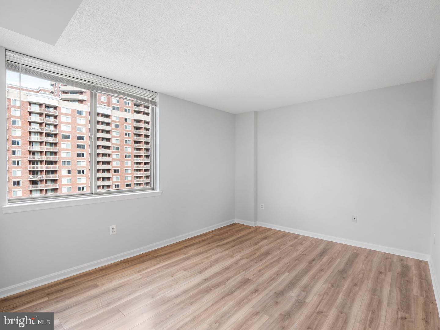 LEXINGTON SQUARE - Residential