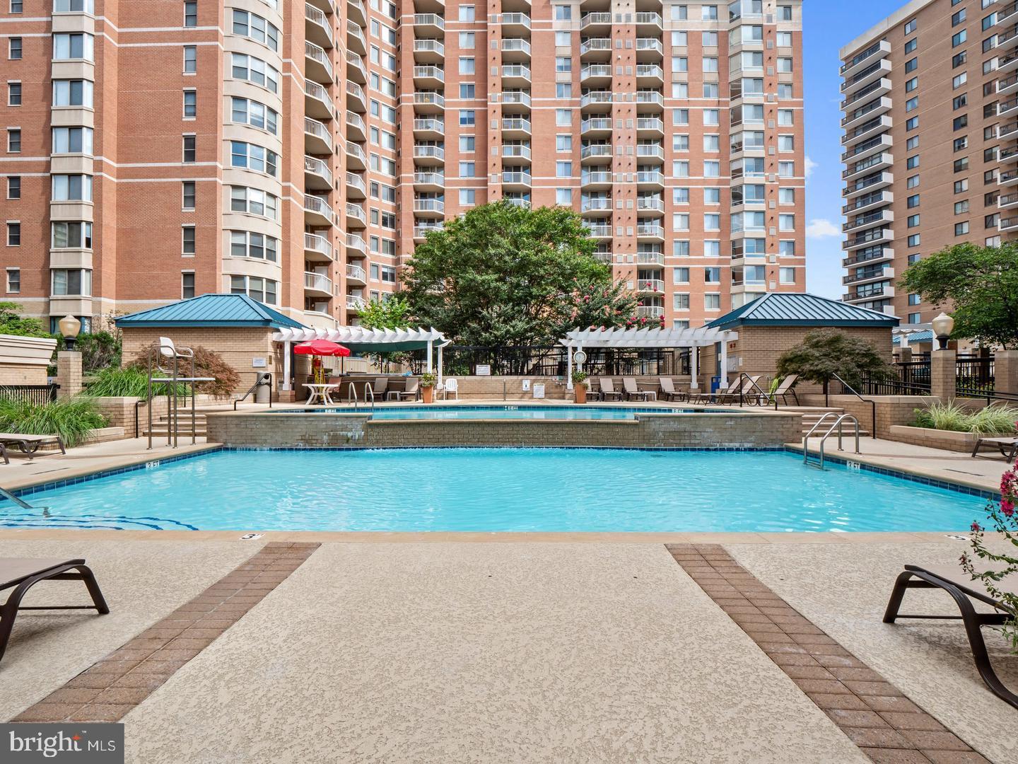 LEXINGTON SQUARE - Residential