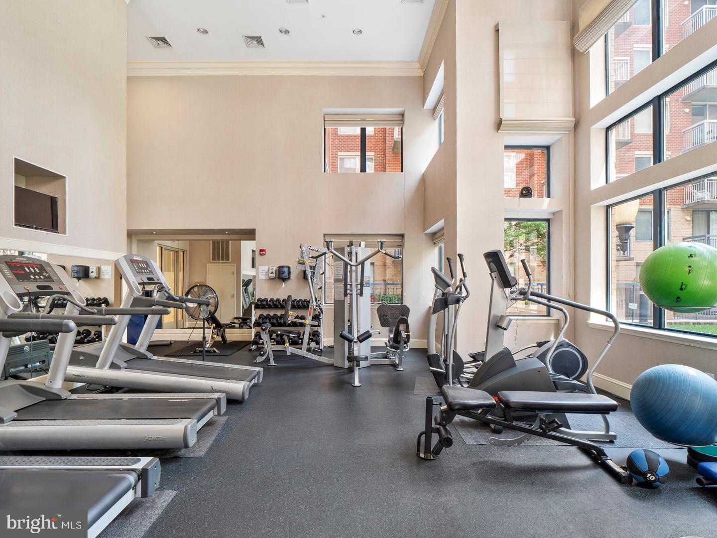 LEXINGTON SQUARE - Residential