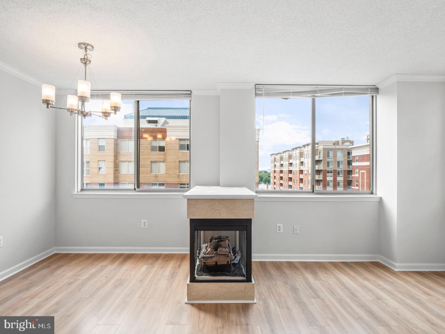 LEXINGTON SQUARE - Residential