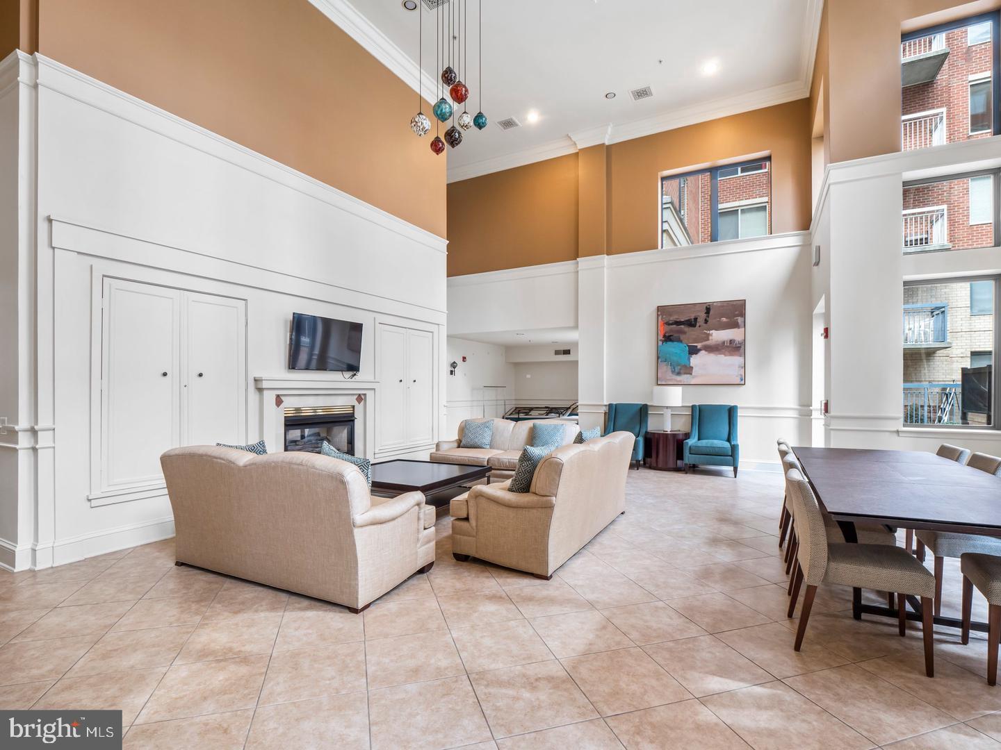 LEXINGTON SQUARE - Residential