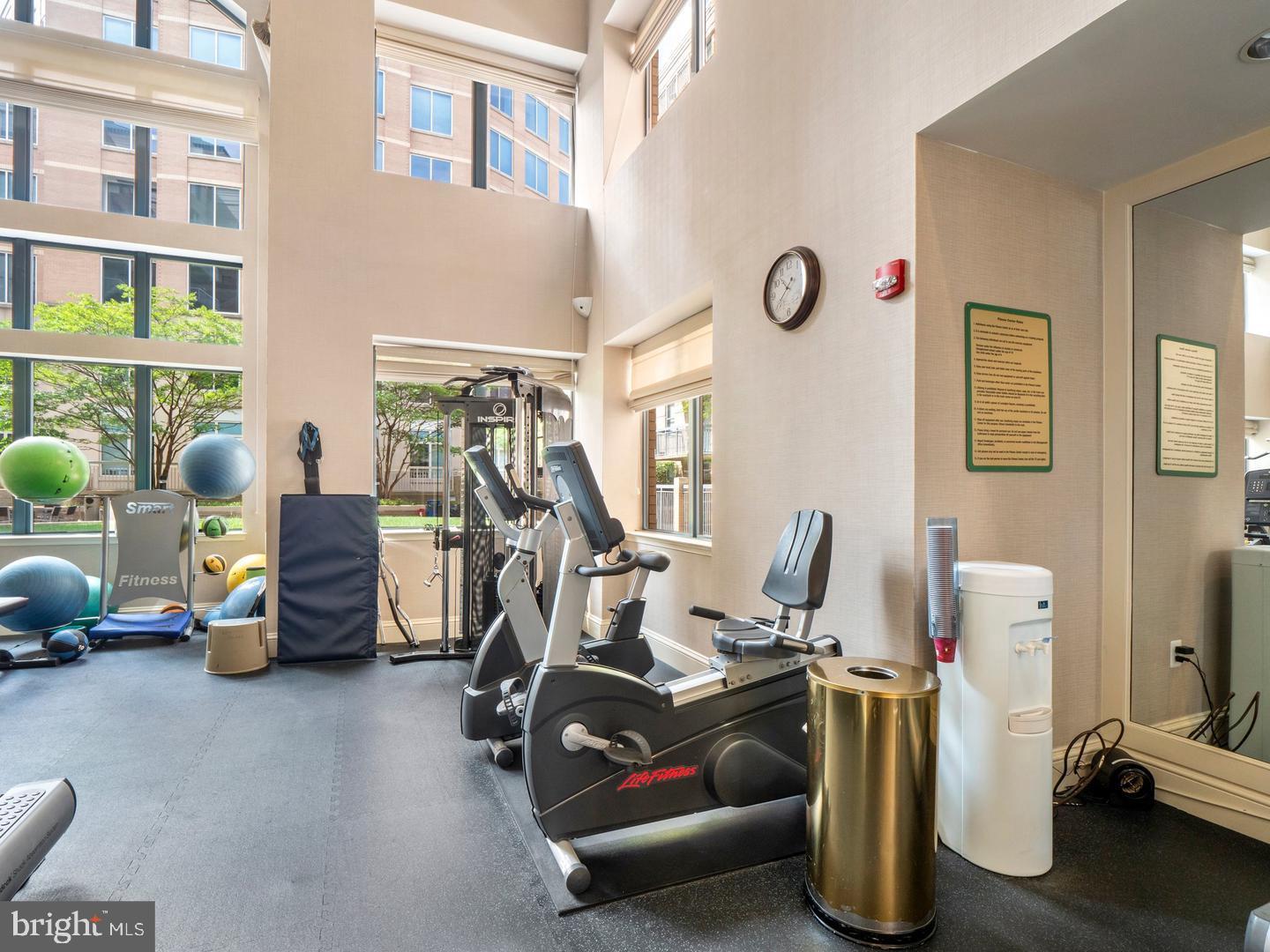 LEXINGTON SQUARE - Residential