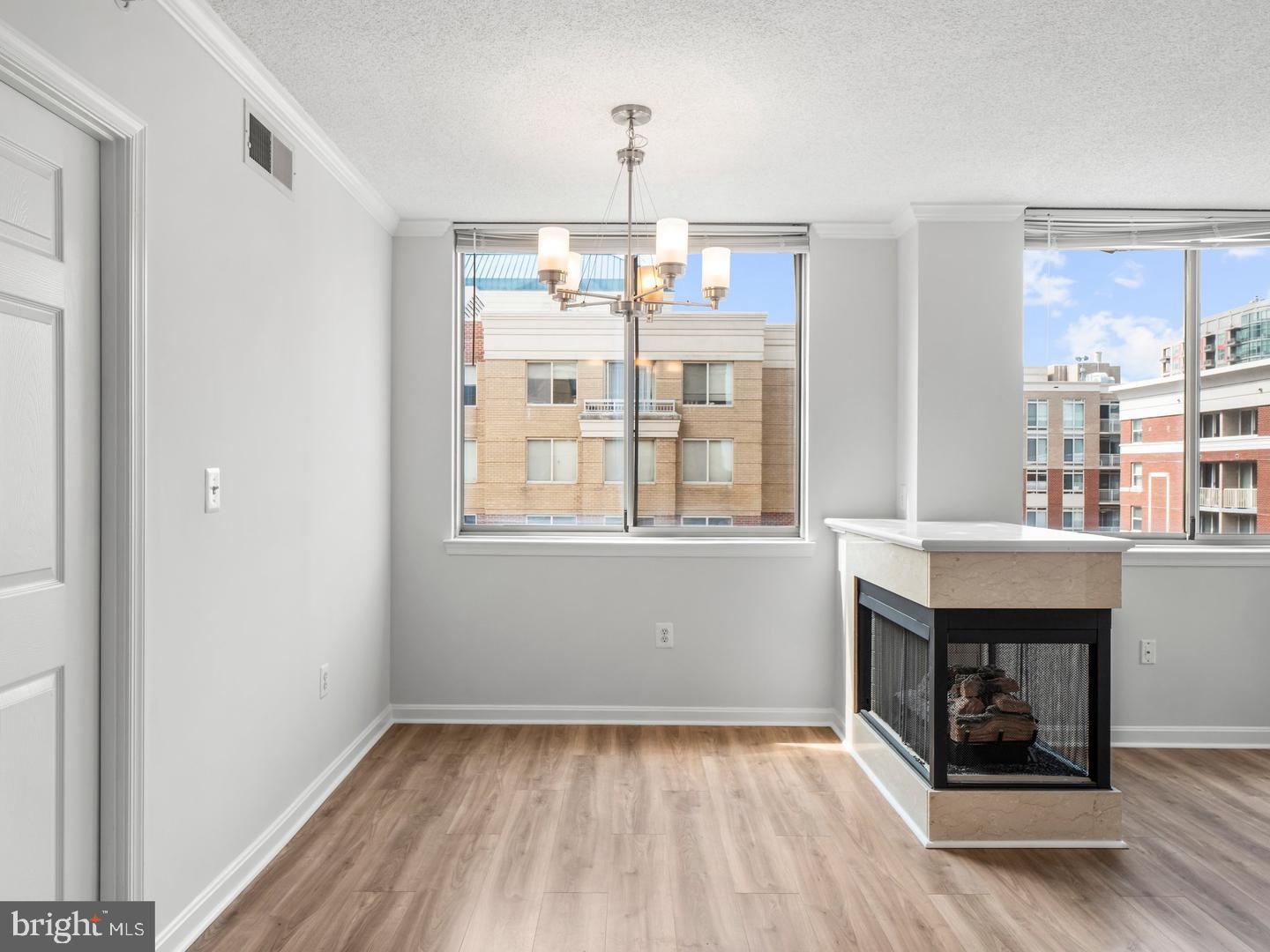 LEXINGTON SQUARE - Residential