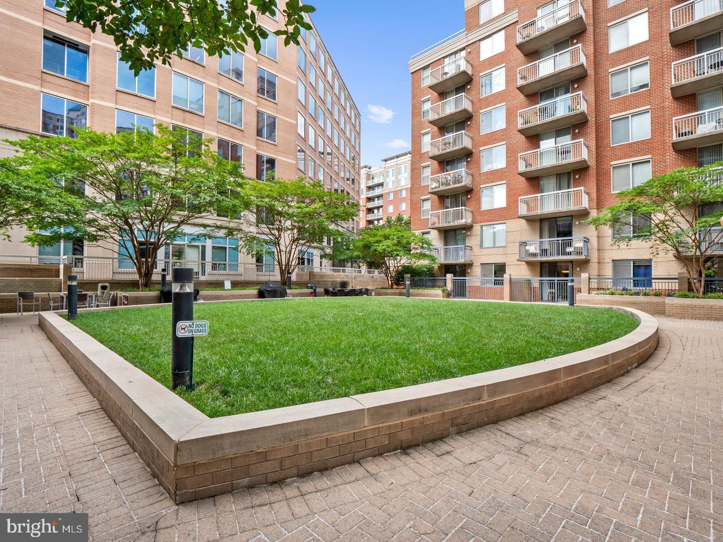 LEXINGTON SQUARE - Residential