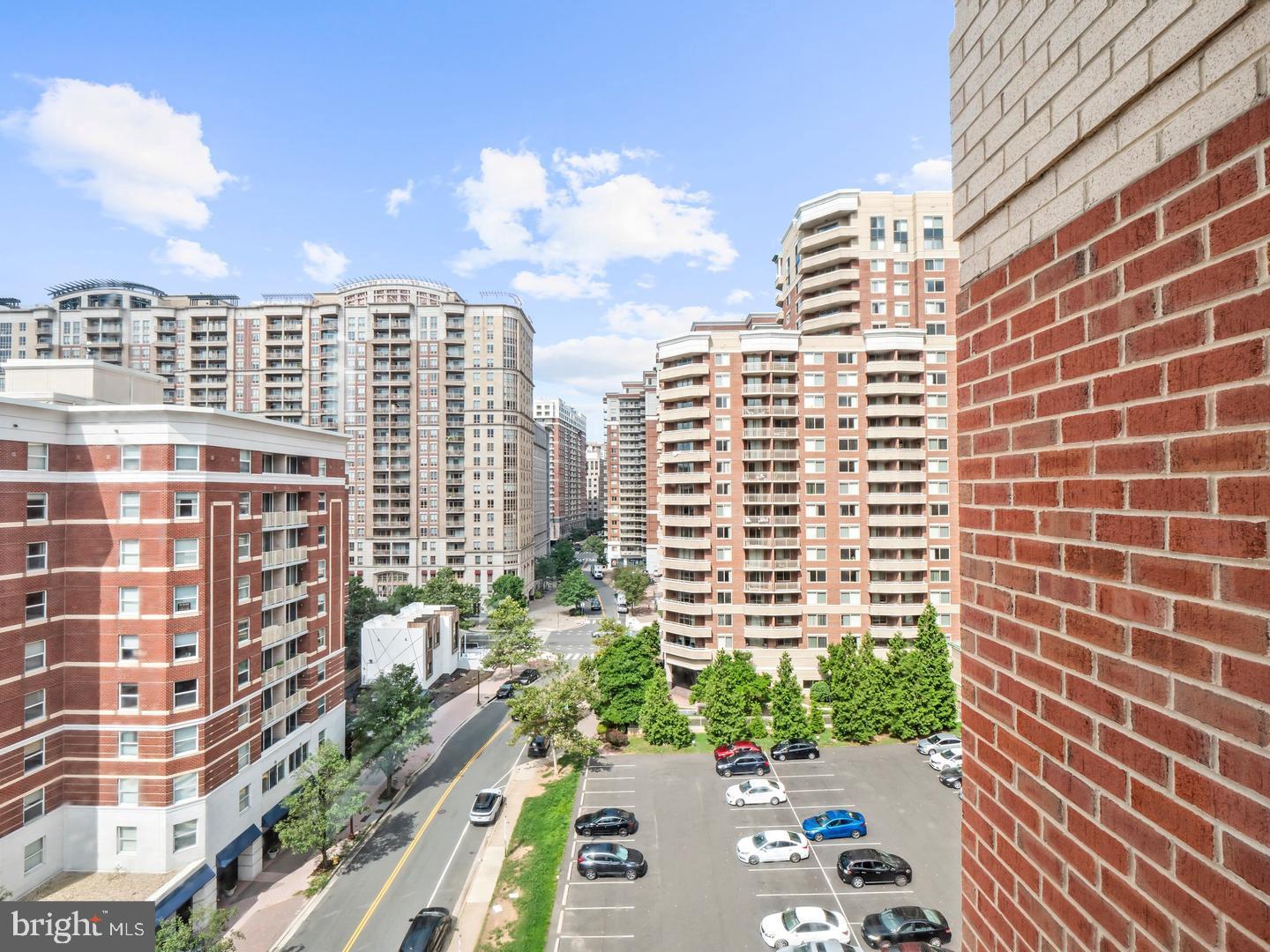 LEXINGTON SQUARE - Residential