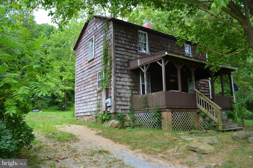 PRICED $25K BELOW ASSESSMENT!! 3.56 PRIVATE ACRES! Ask agent about add'l available acreage. Fabulous Renovation Opportunity! Located near Shenandoah River, multiple canoe/tubing/adventure companies, Andy Guest State Park & Skyline Drive/Shenandoah National Park! If you are looking for peace, quiet & the charm of mountain life-here it is!  Year built unknown.